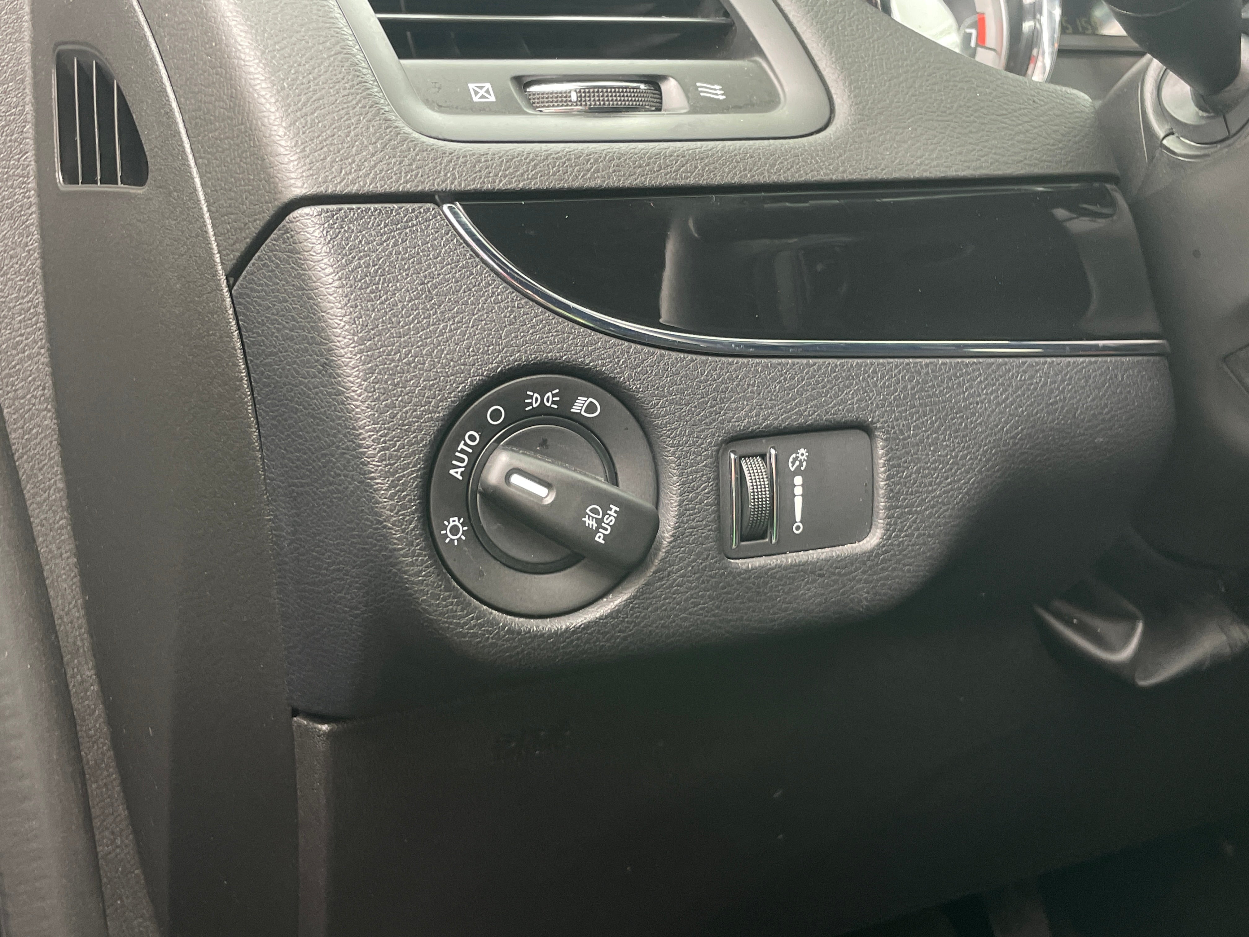 2C4RDGBG2JR243878