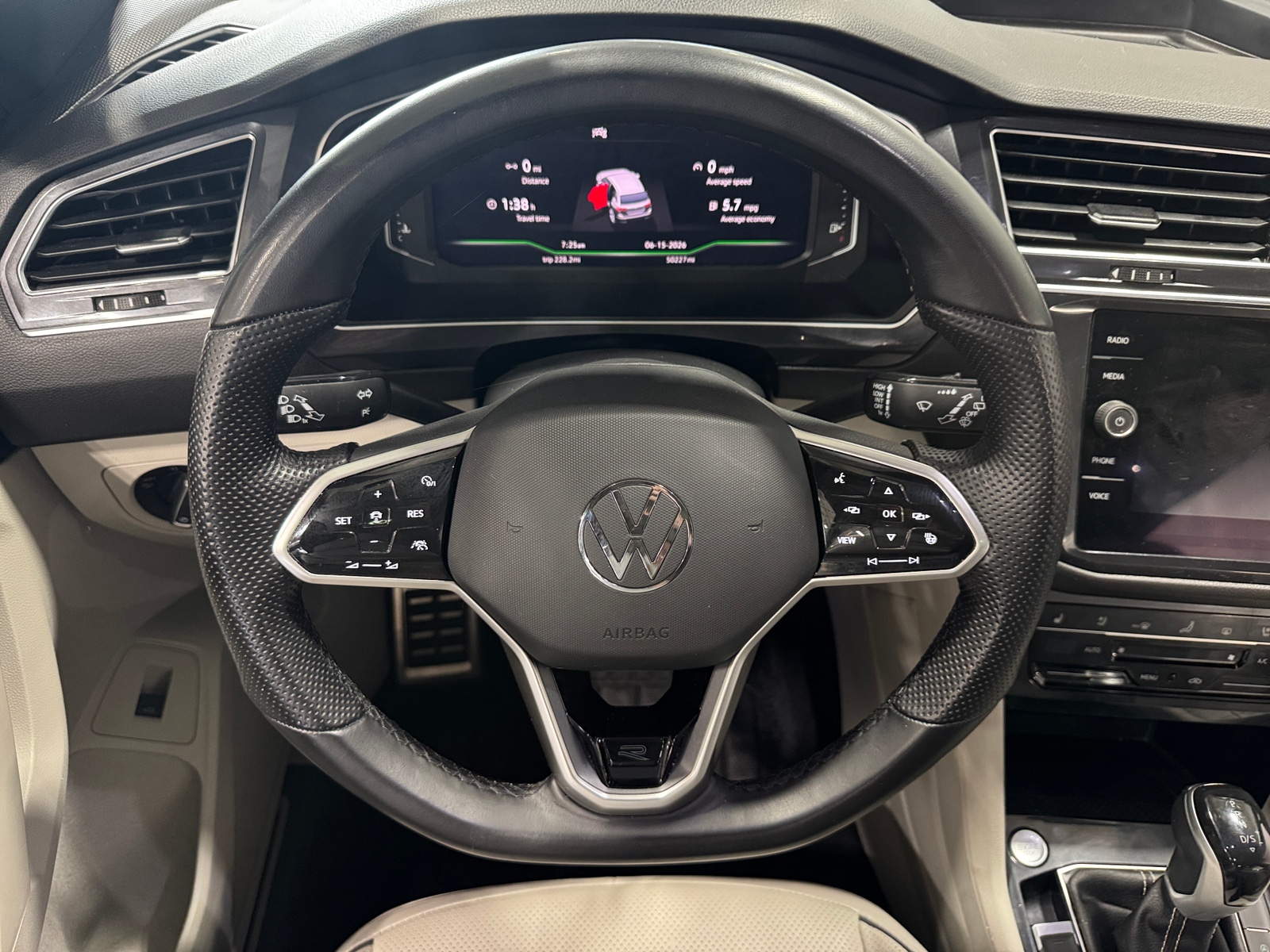 Thumbnail: 2022 Volkswagen Tiguan - 4