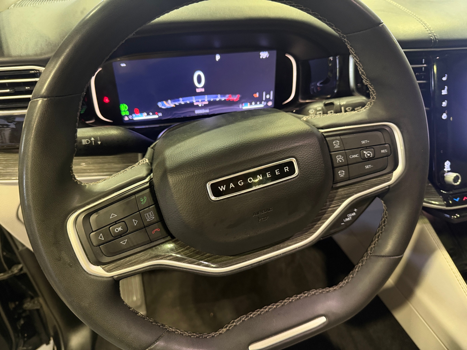 Thumbnail: 2022 Jeep Wagoneer - 4