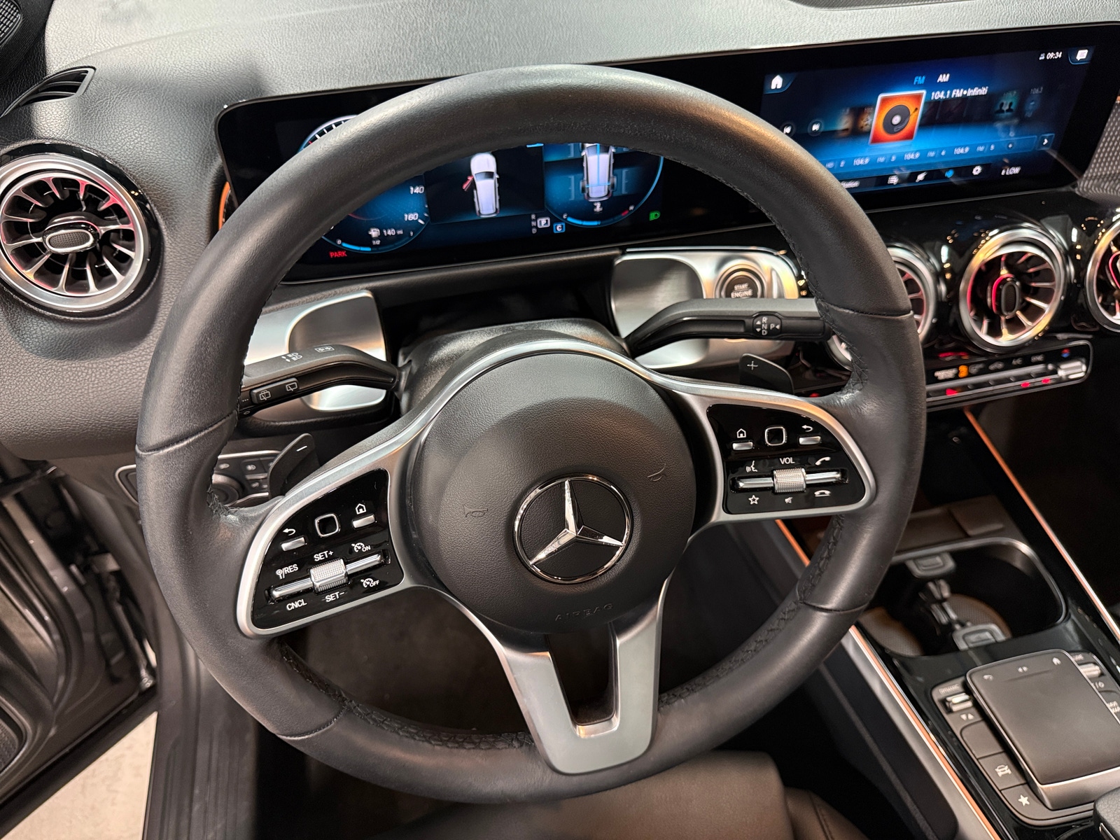 Thumbnail: 2022 Mercedes-Benz GLB - 4