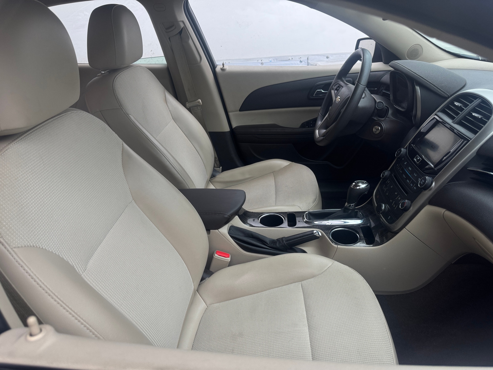 Thumbnail: 2015 Chevrolet Malibu - 2