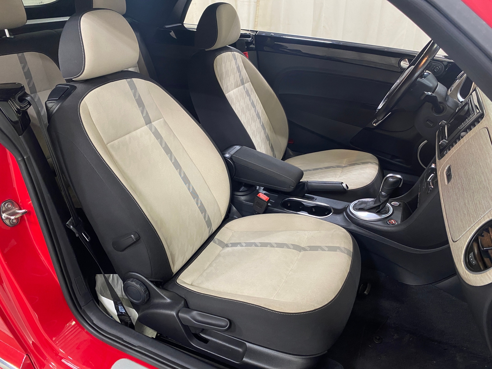 Thumbnail: 2018 Volkswagen Beetle - 2