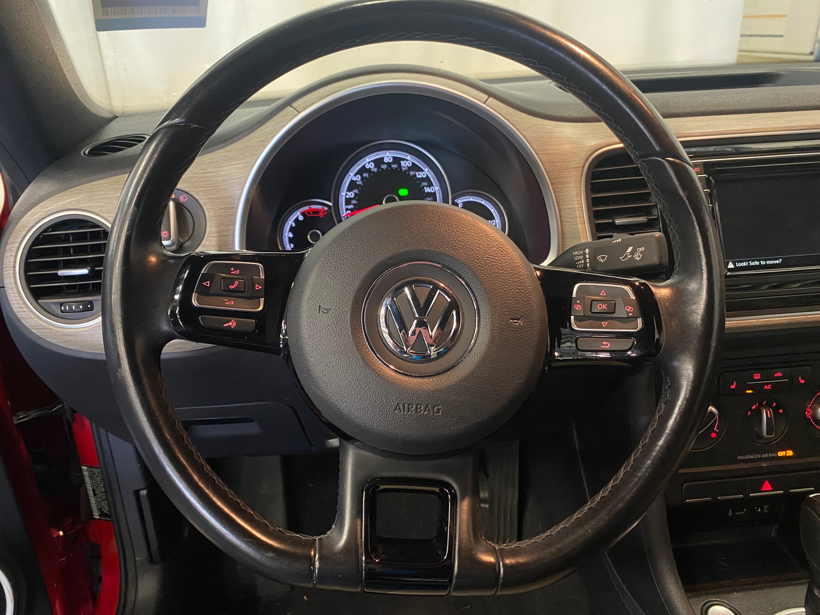 Thumbnail: 2018 Volkswagen Beetle - 5
