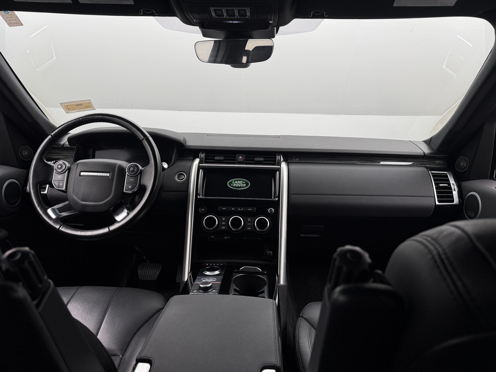 Thumbnail: 2018 Land Rover Discovery - 2