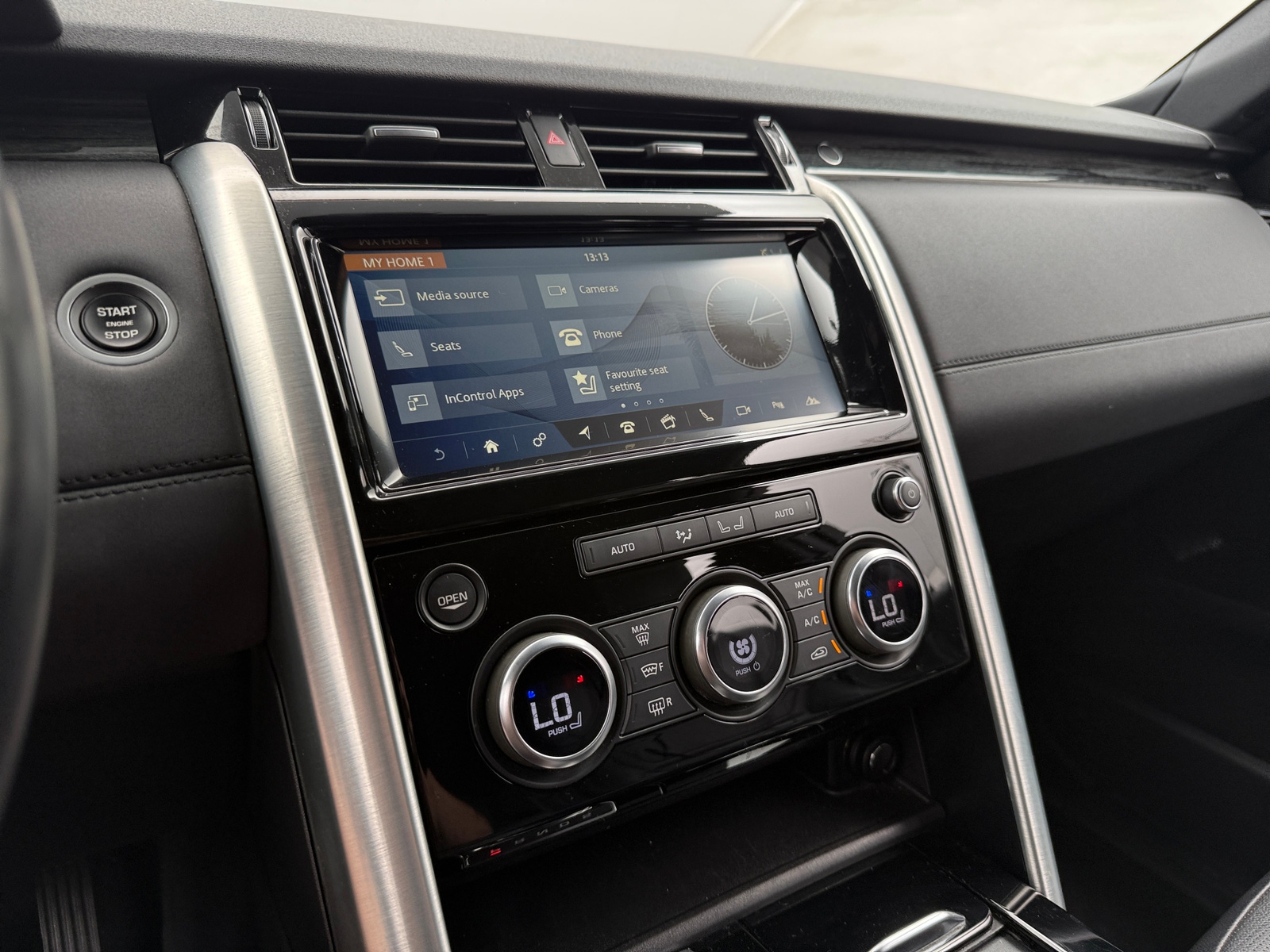 Thumbnail: 2018 Land Rover Discovery - 3