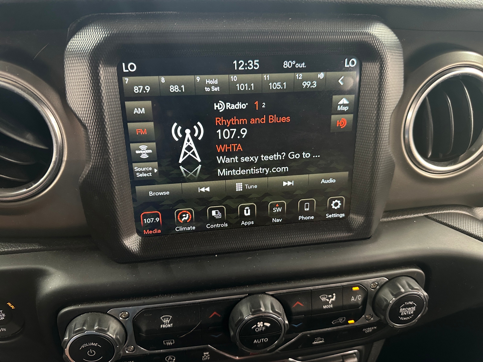 Thumbnail: 2020 Jeep Gladiator - 4