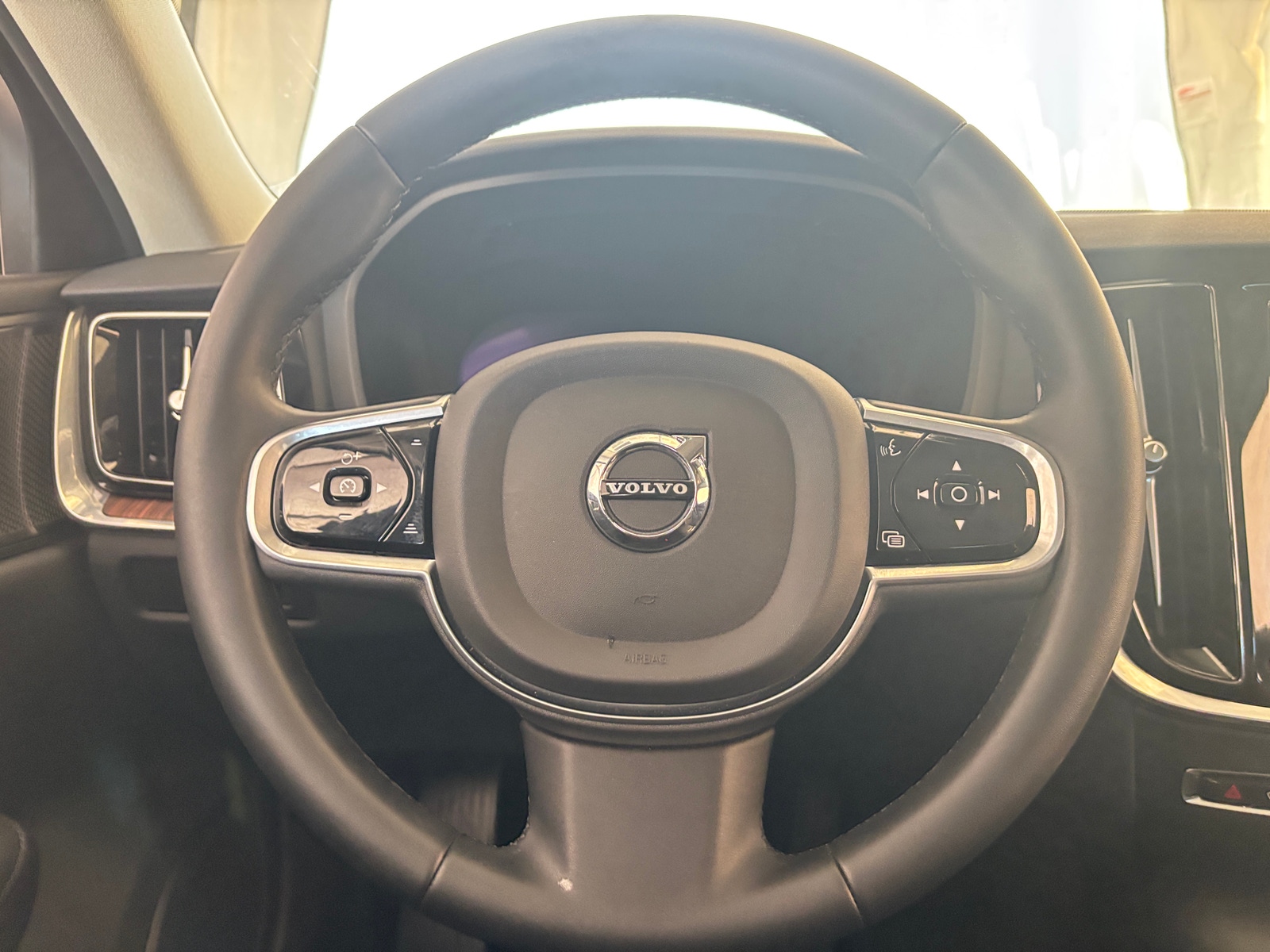 Thumbnail: 2023 Volvo S60 - 4