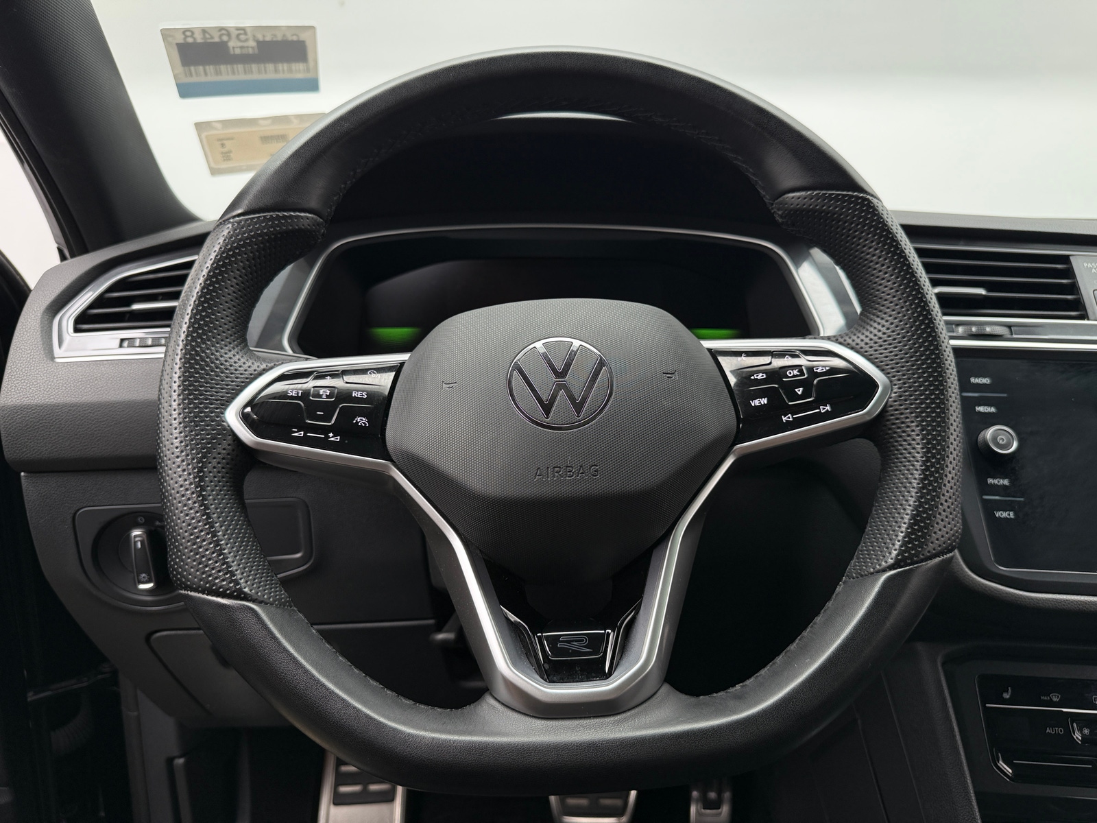 Thumbnail: 2024 Volkswagen Tiguan - 4