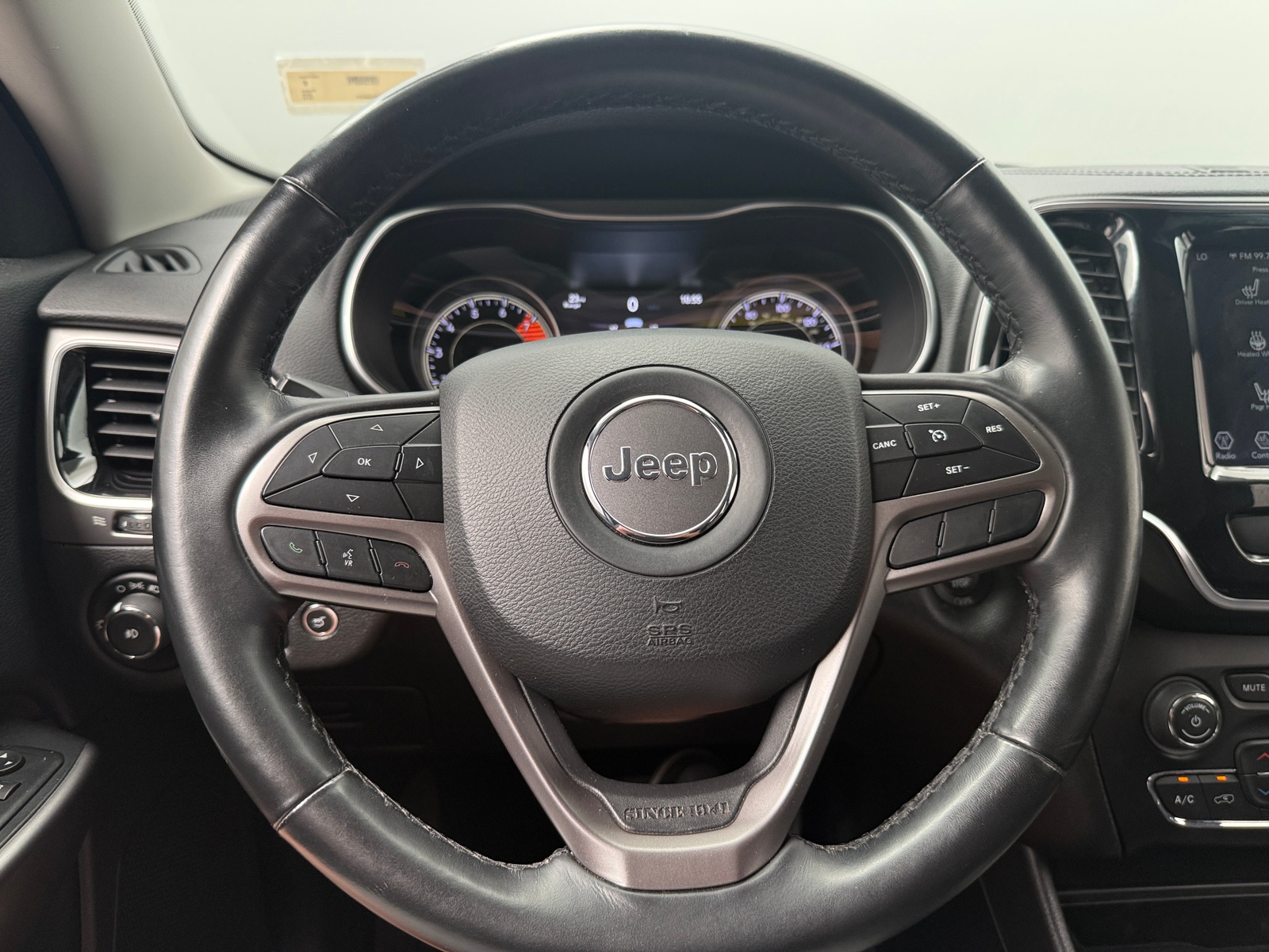 Thumbnail: 2019 Jeep Cherokee - 4