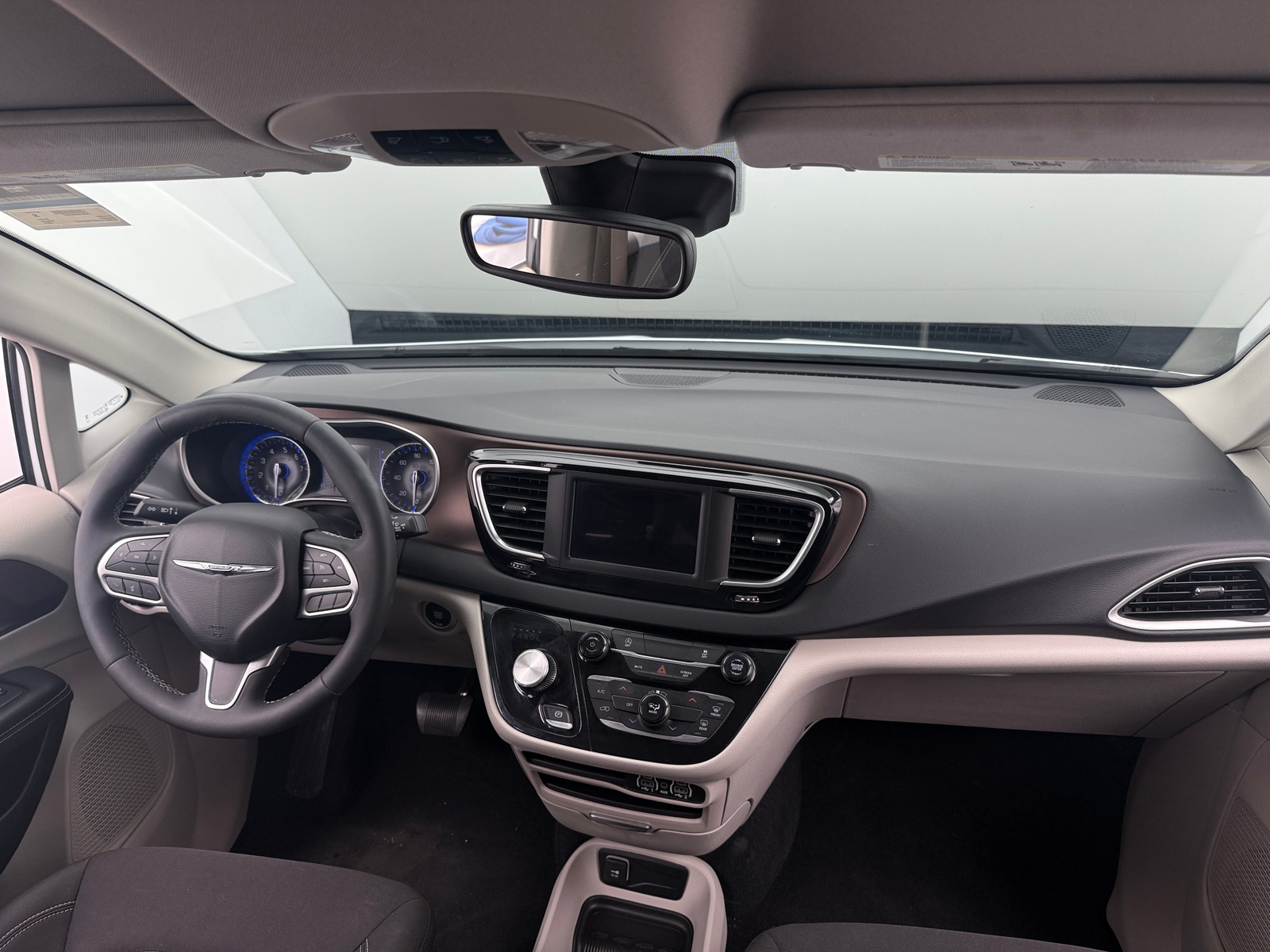 Thumbnail: 2023 Chrysler Voyager - 3