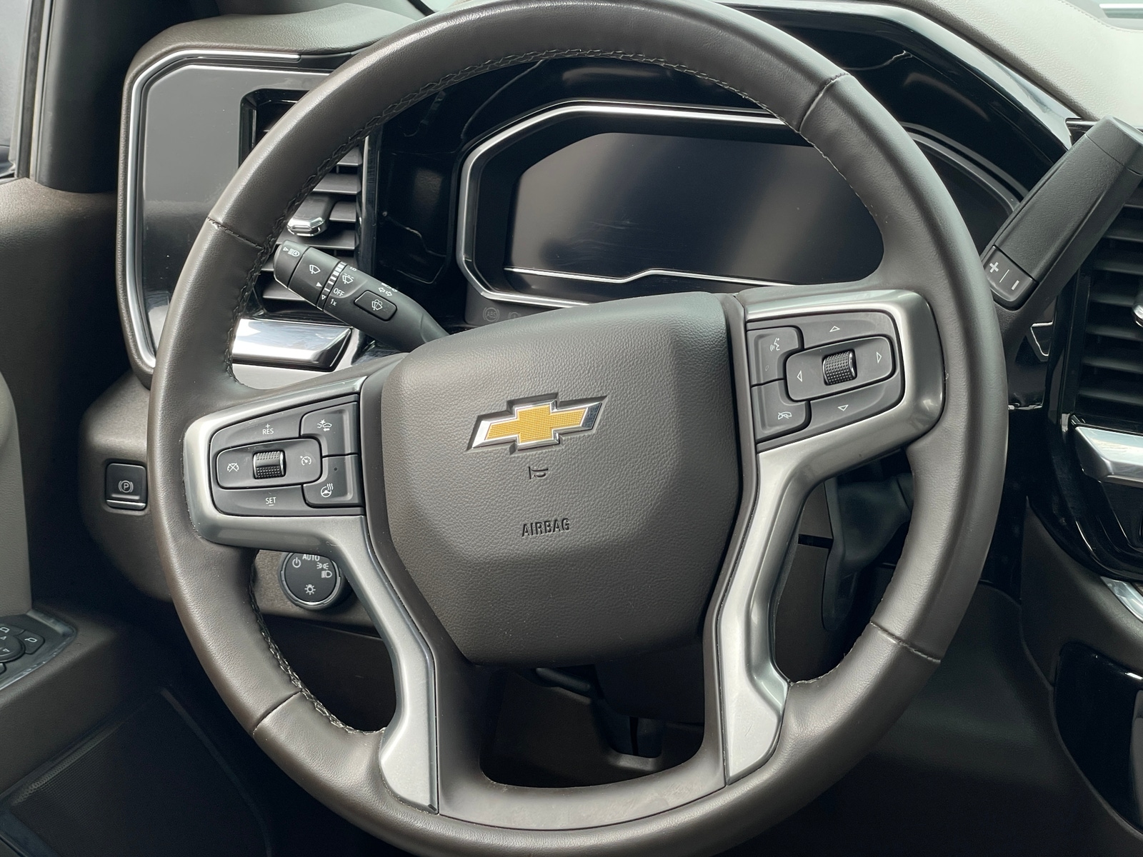 Thumbnail: 2023 Chevrolet Silverado 1500 - 5