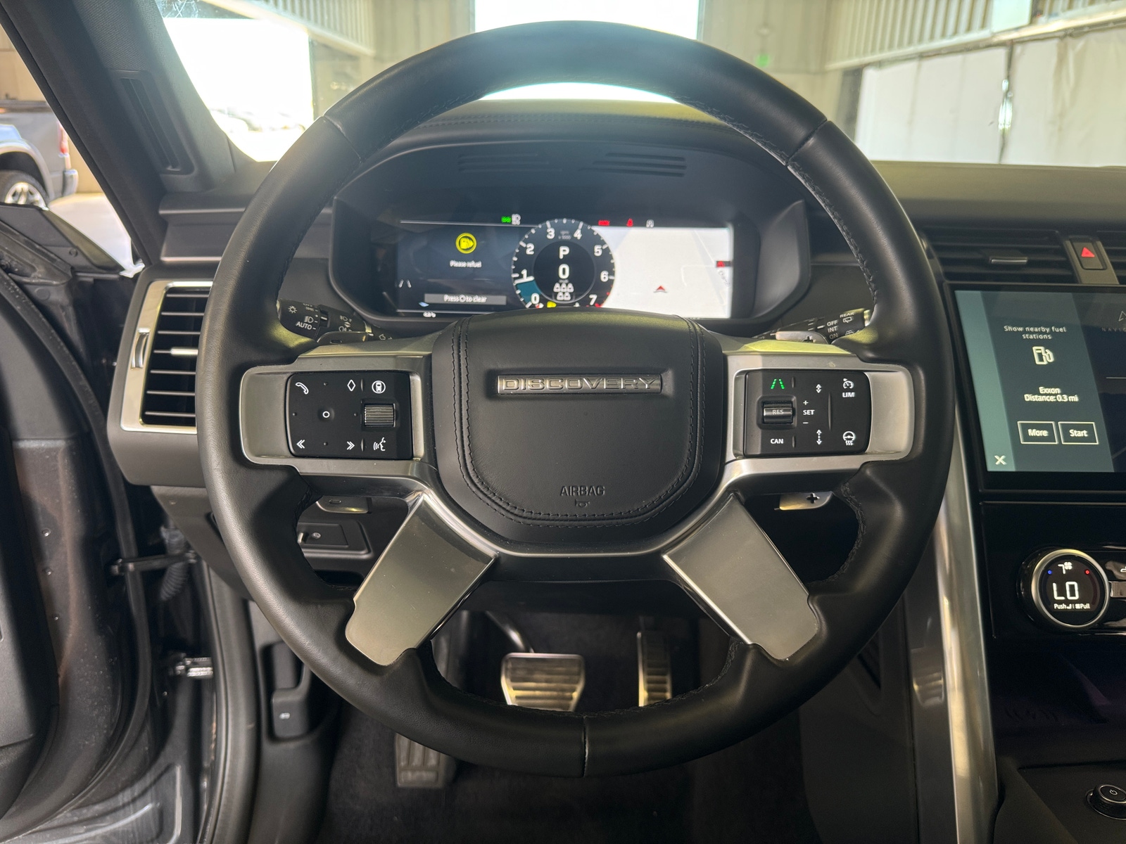 Thumbnail: 2024 Land Rover Discovery - 4