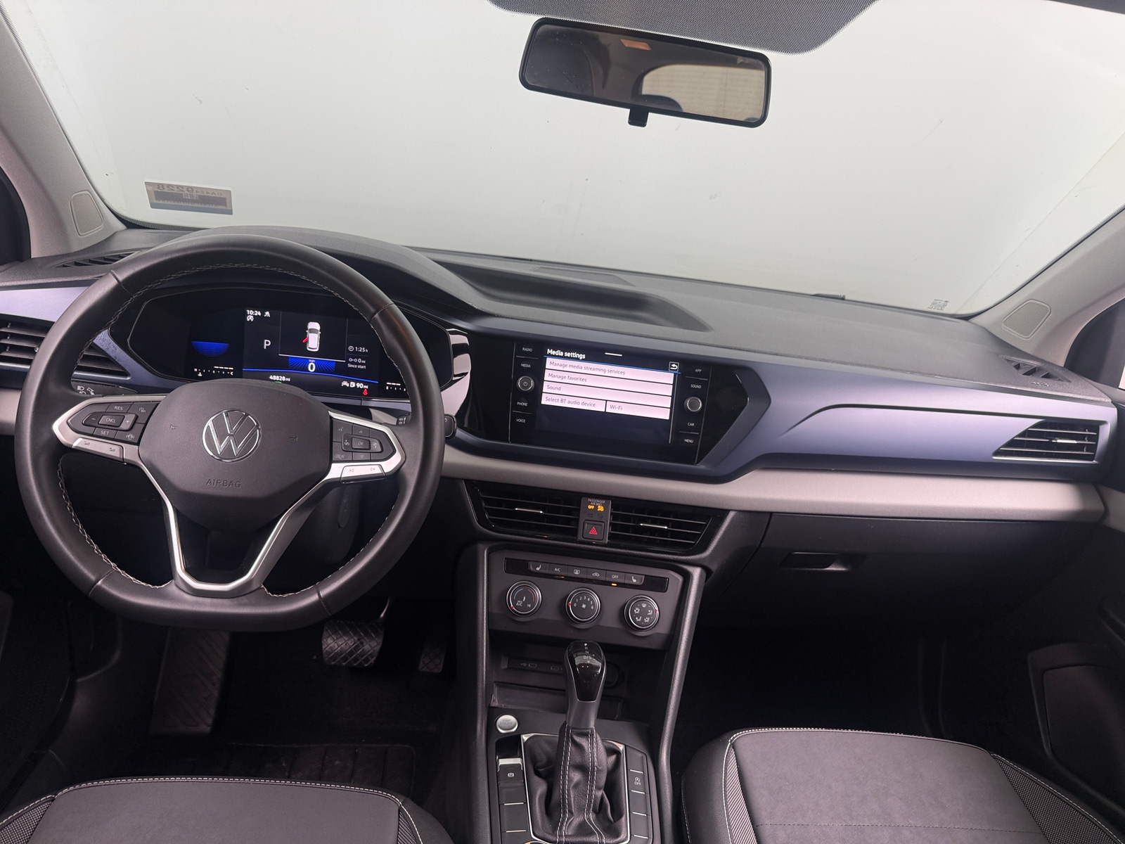 Thumbnail: 2022 Volkswagen Taos - 3