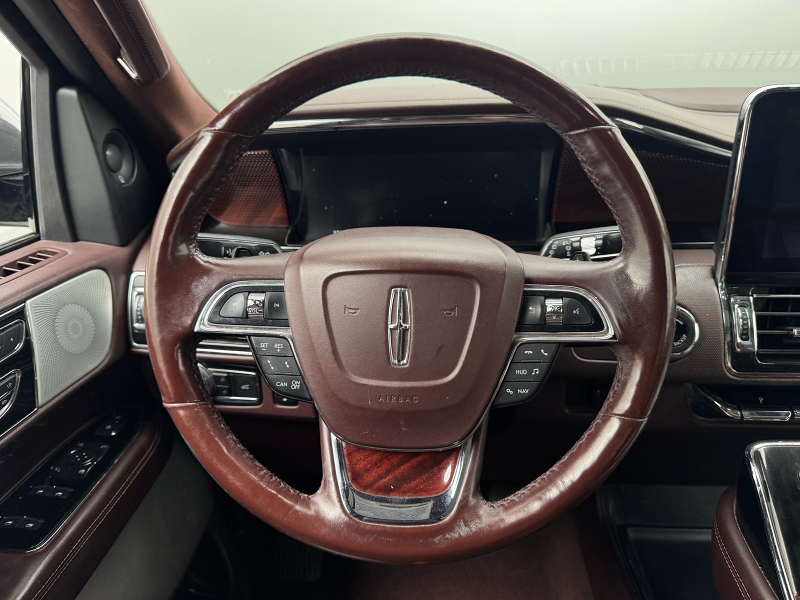 Thumbnail: 2019 Lincoln Navigator L - 4