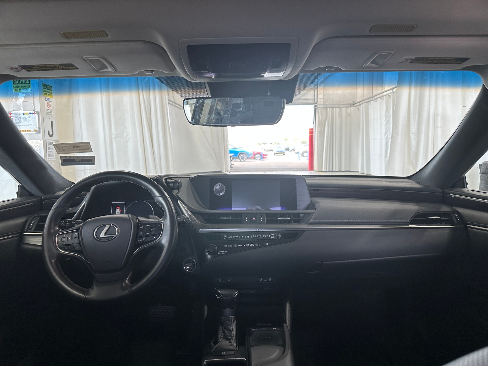 Thumbnail: 2020 Lexus ES - 2