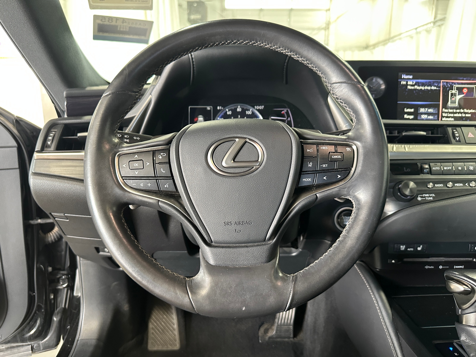 Thumbnail: 2020 Lexus ES - 4