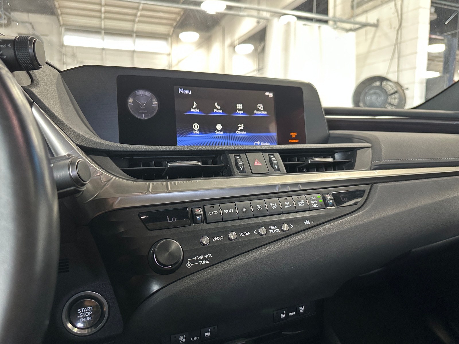 Thumbnail: 2020 Lexus ES - 3