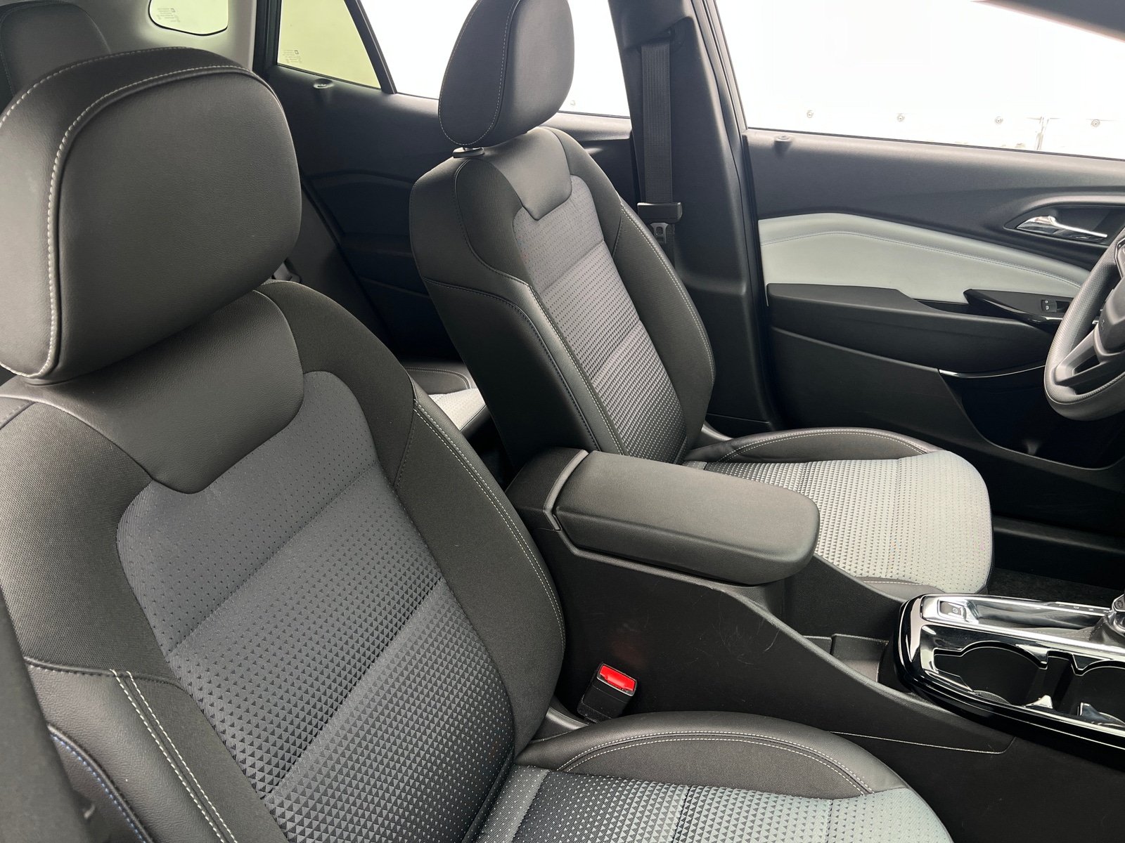 Thumbnail: 2025 Chevrolet Trax - 2