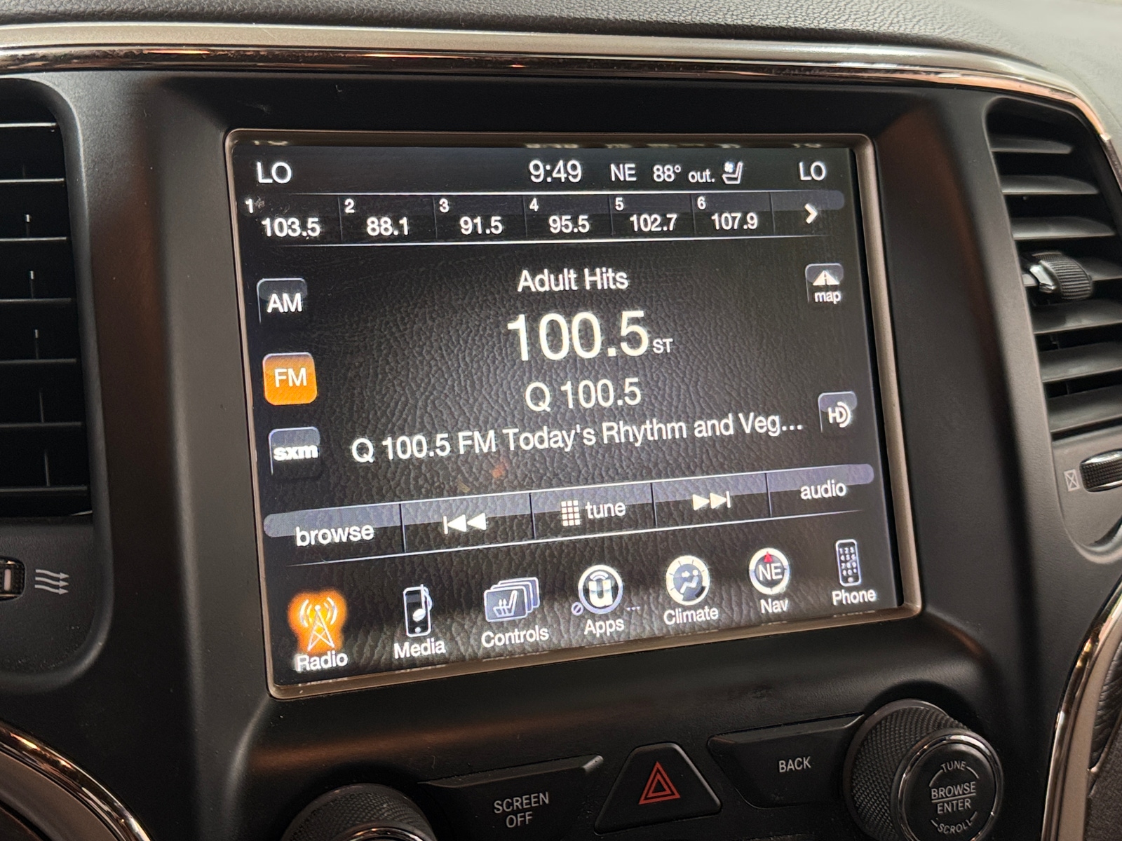 Thumbnail: 2017 Jeep Grand Cherokee - 3