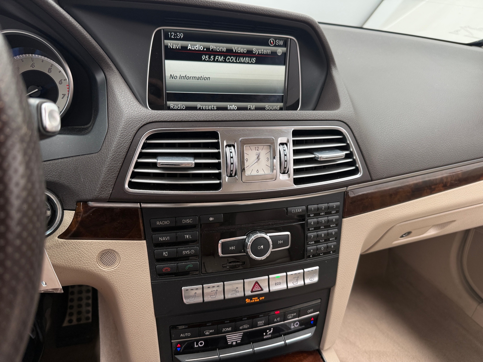 Thumbnail: 2014 Mercedes-Benz E-Class - 3