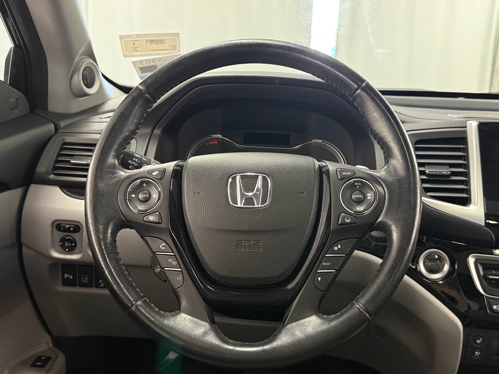 Thumbnail: 2017 Honda Pilot - 4