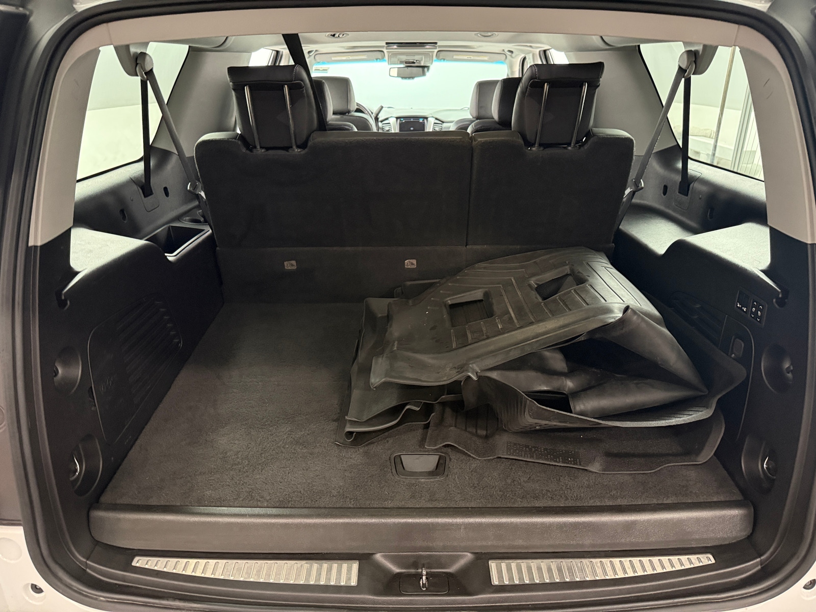 Thumbnail: 2019 Chevrolet Suburban - 6