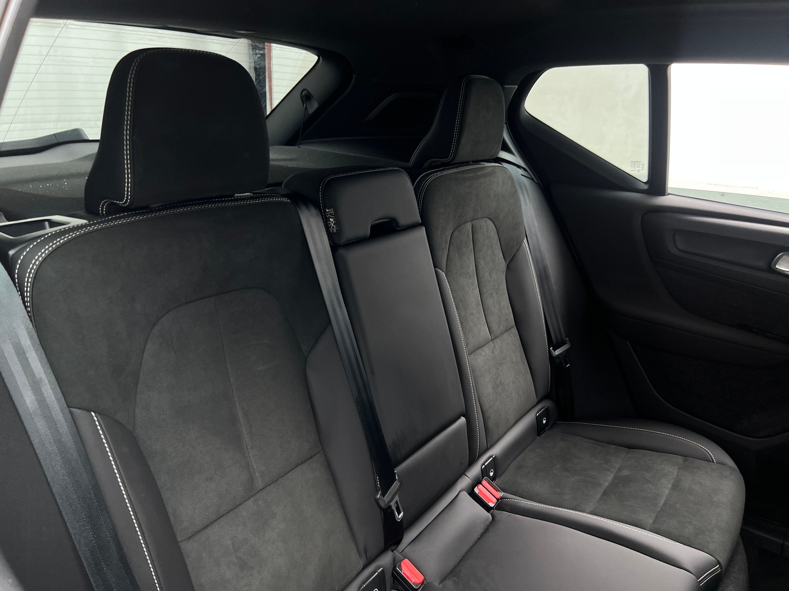 Thumbnail: 2023 Volvo XC40 - 5
