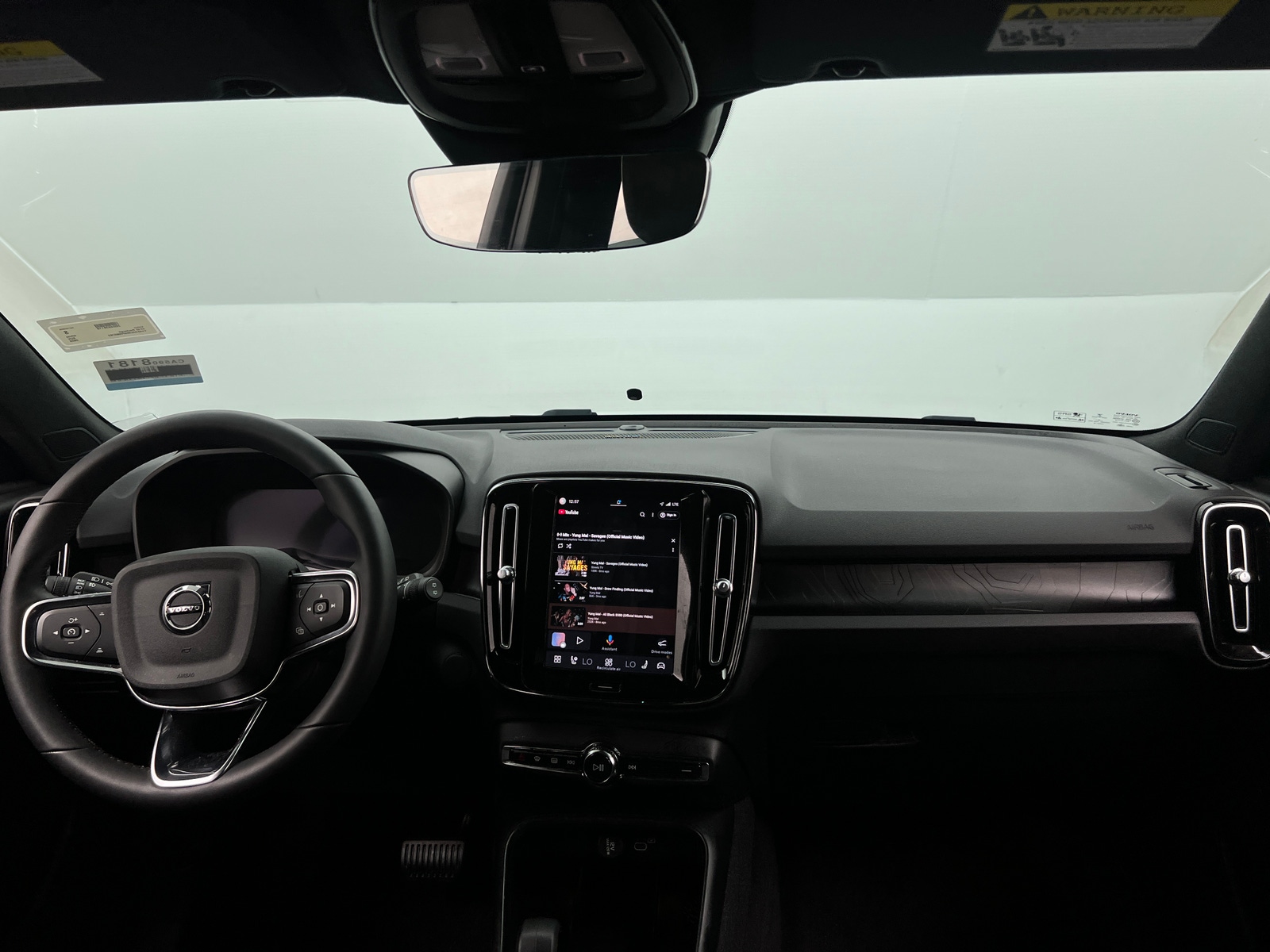 Thumbnail: 2023 Volvo XC40 - 2