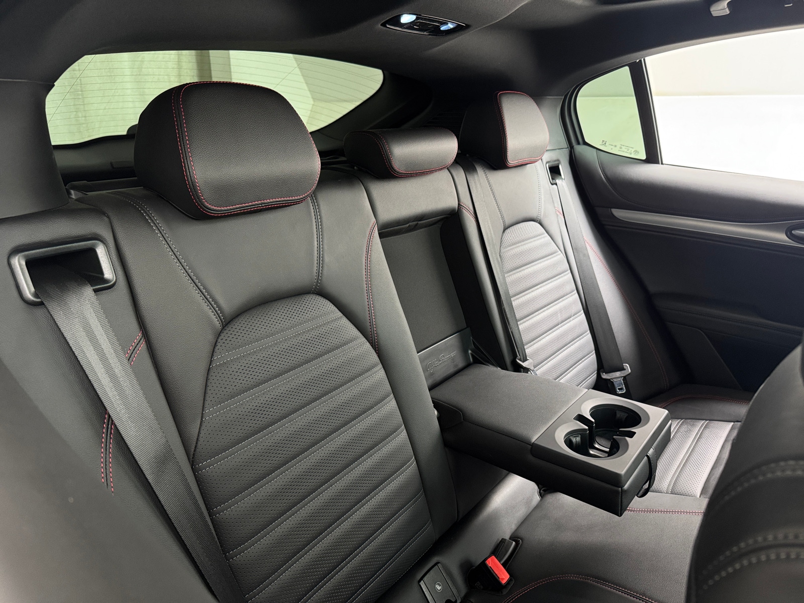 Thumbnail: 2024 Alfa Romeo Stelvio - 5