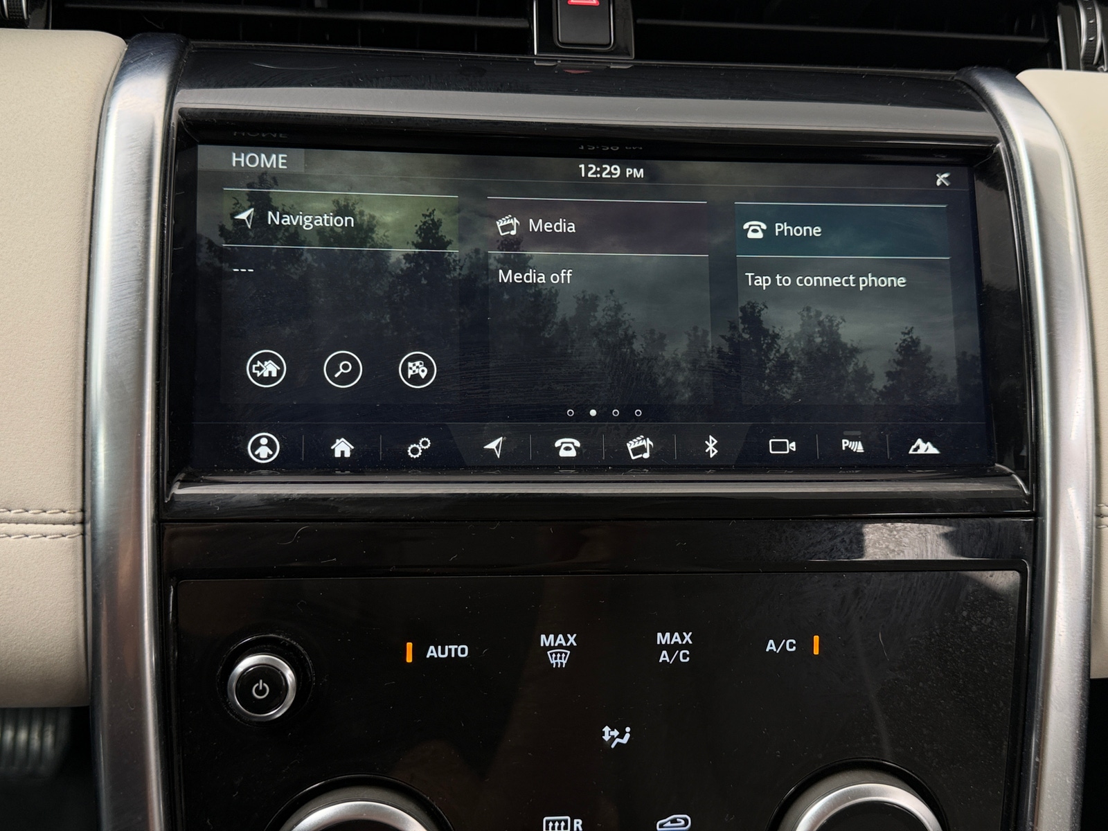 Thumbnail: 2020 Land Rover Discovery Sport - 3