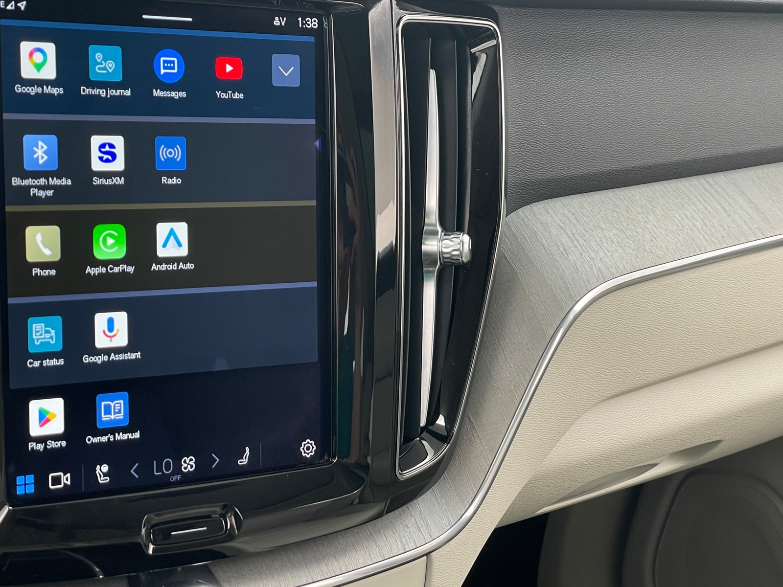 Thumbnail: 2023 Volvo XC60 - 3