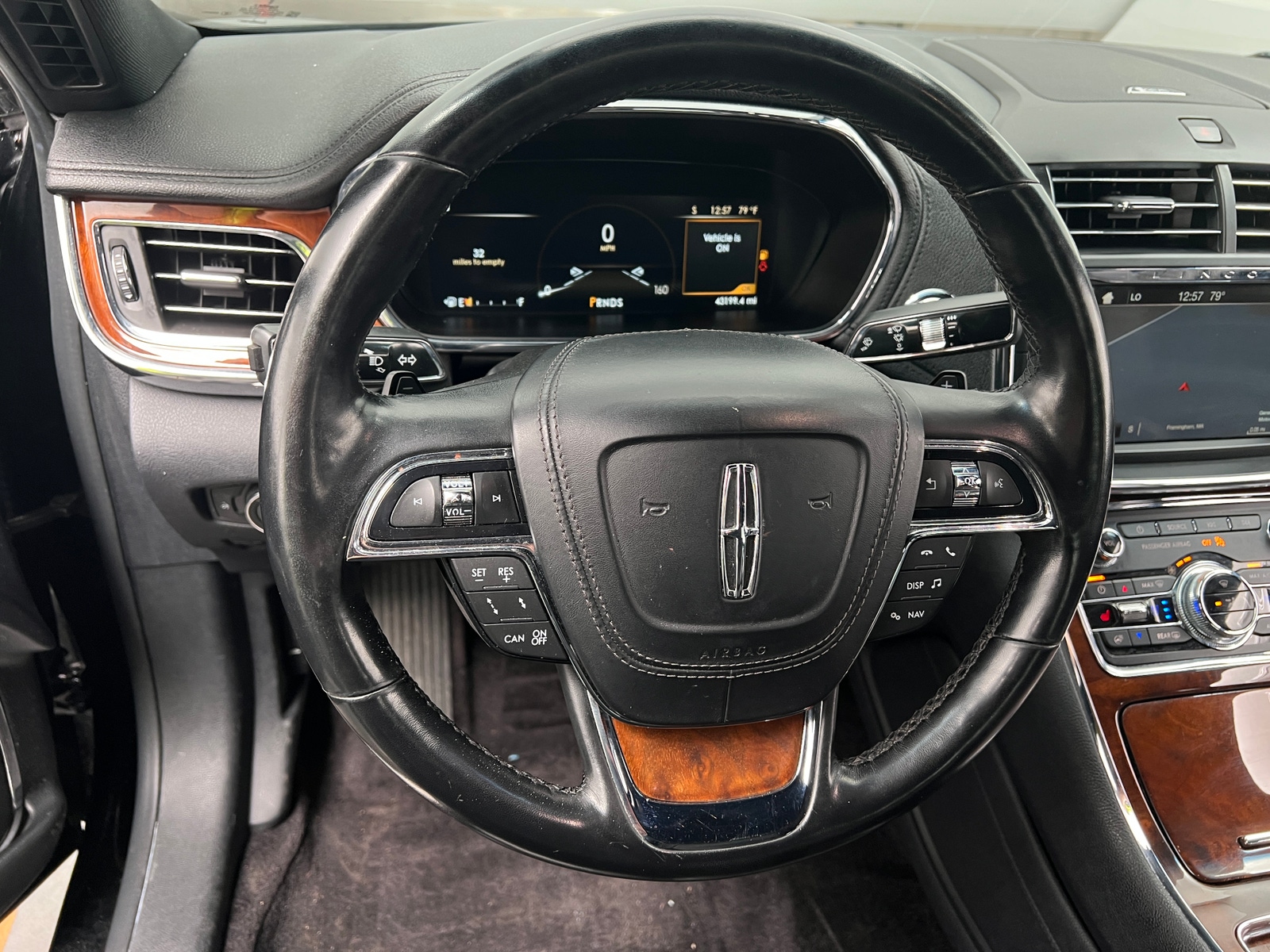 Thumbnail: 2017 Lincoln Continental - 4