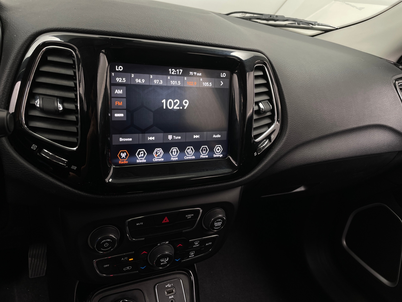 Thumbnail: 2019 Jeep Compass - 3