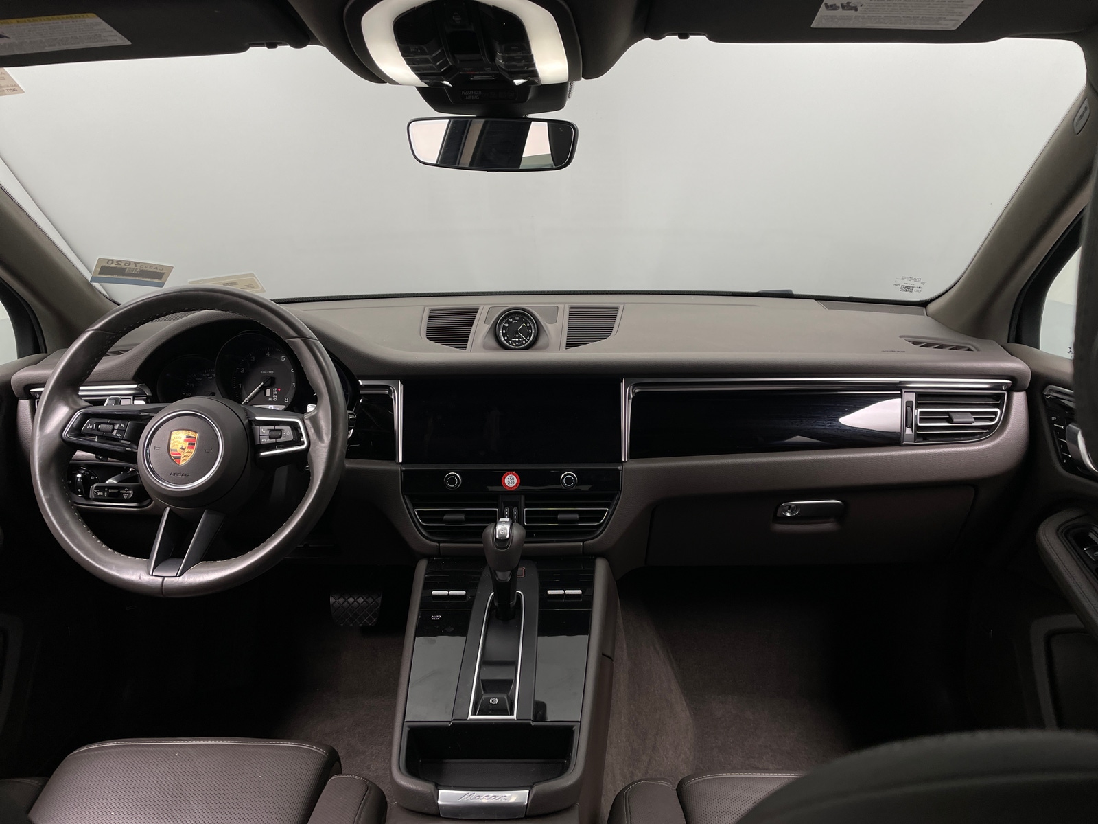 Thumbnail: 2022 Porsche Macan - 2