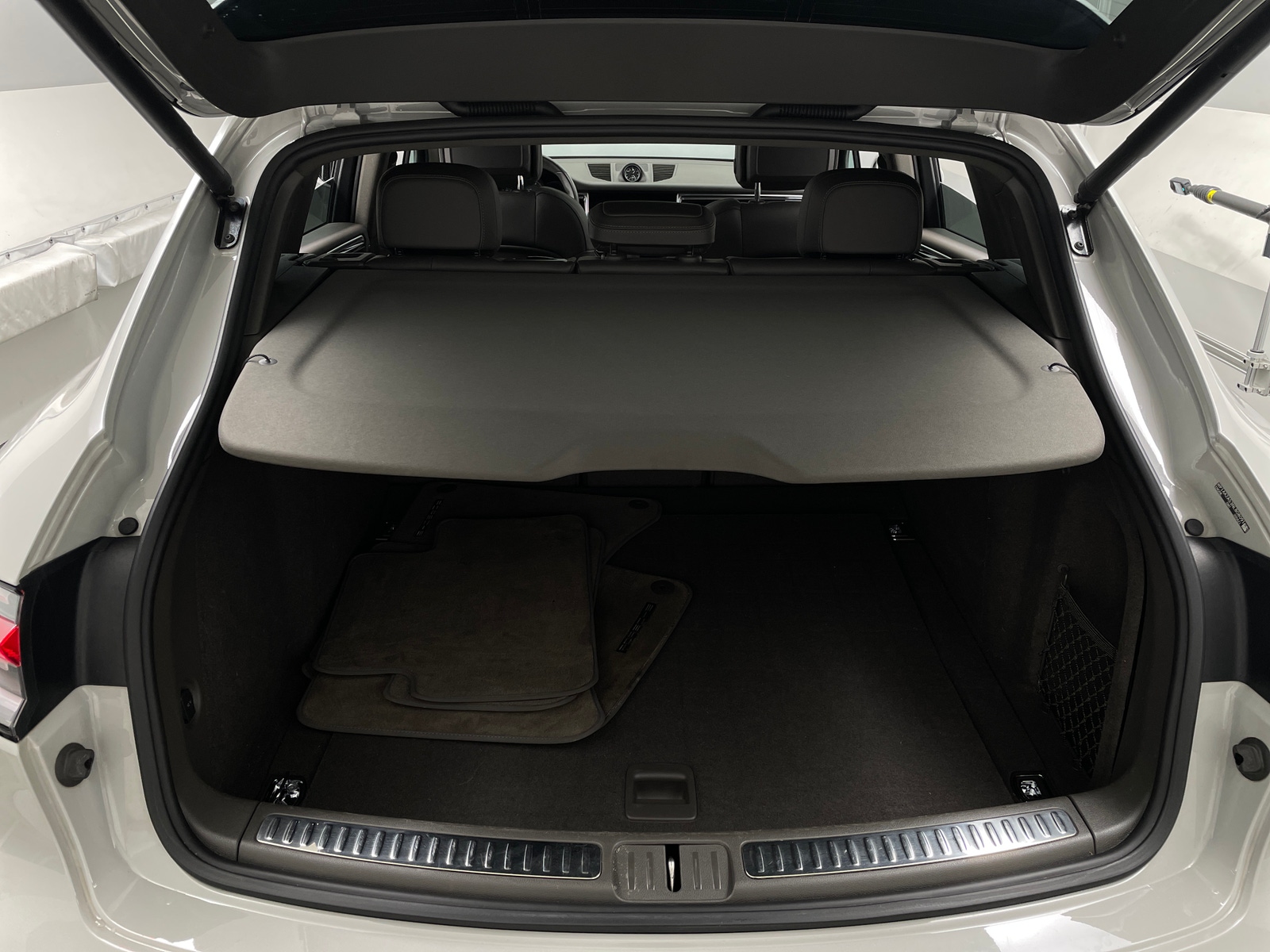 Thumbnail: 2022 Porsche Macan - 6