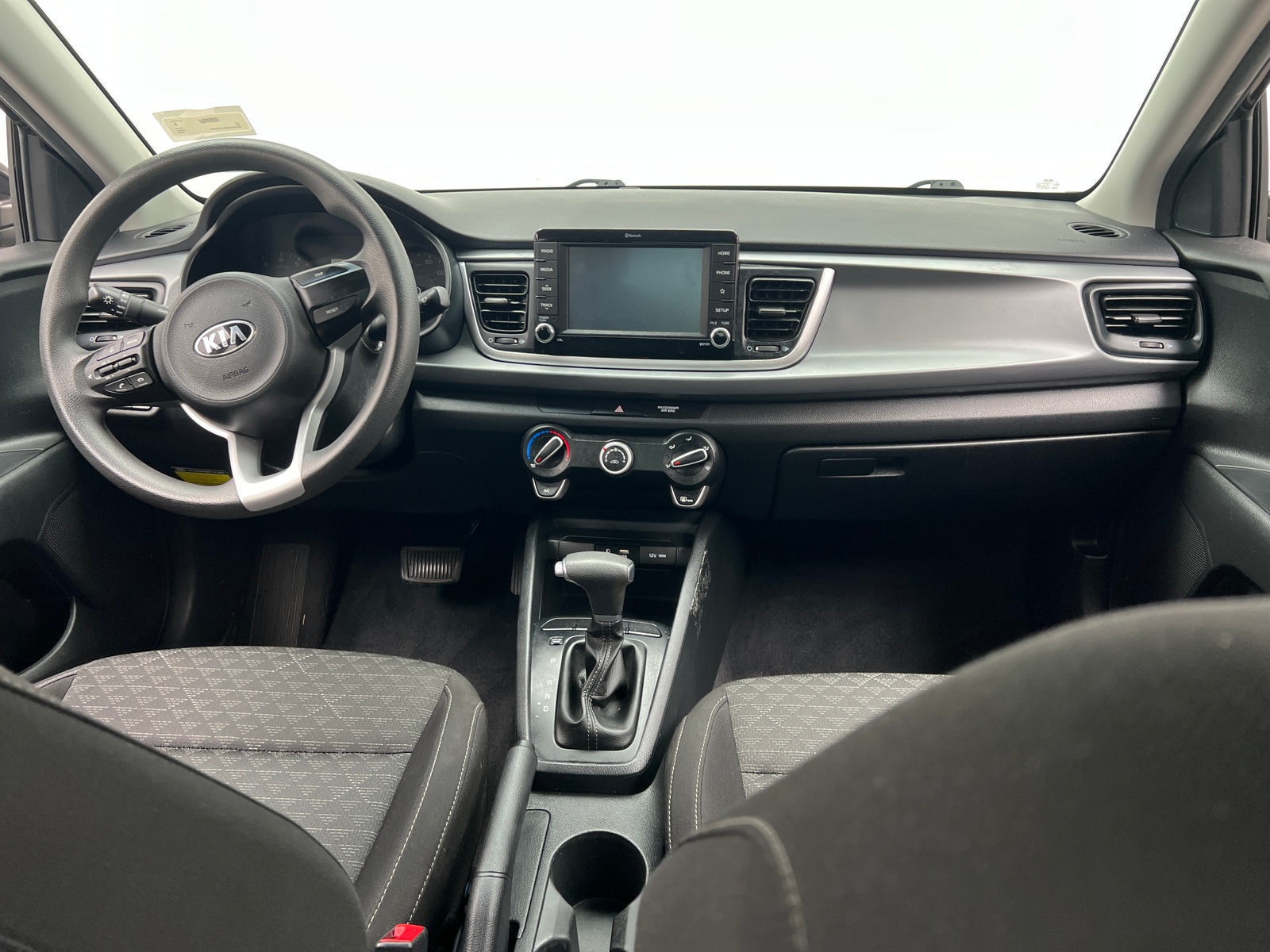 Thumbnail: 2020 Kia Rio - 3