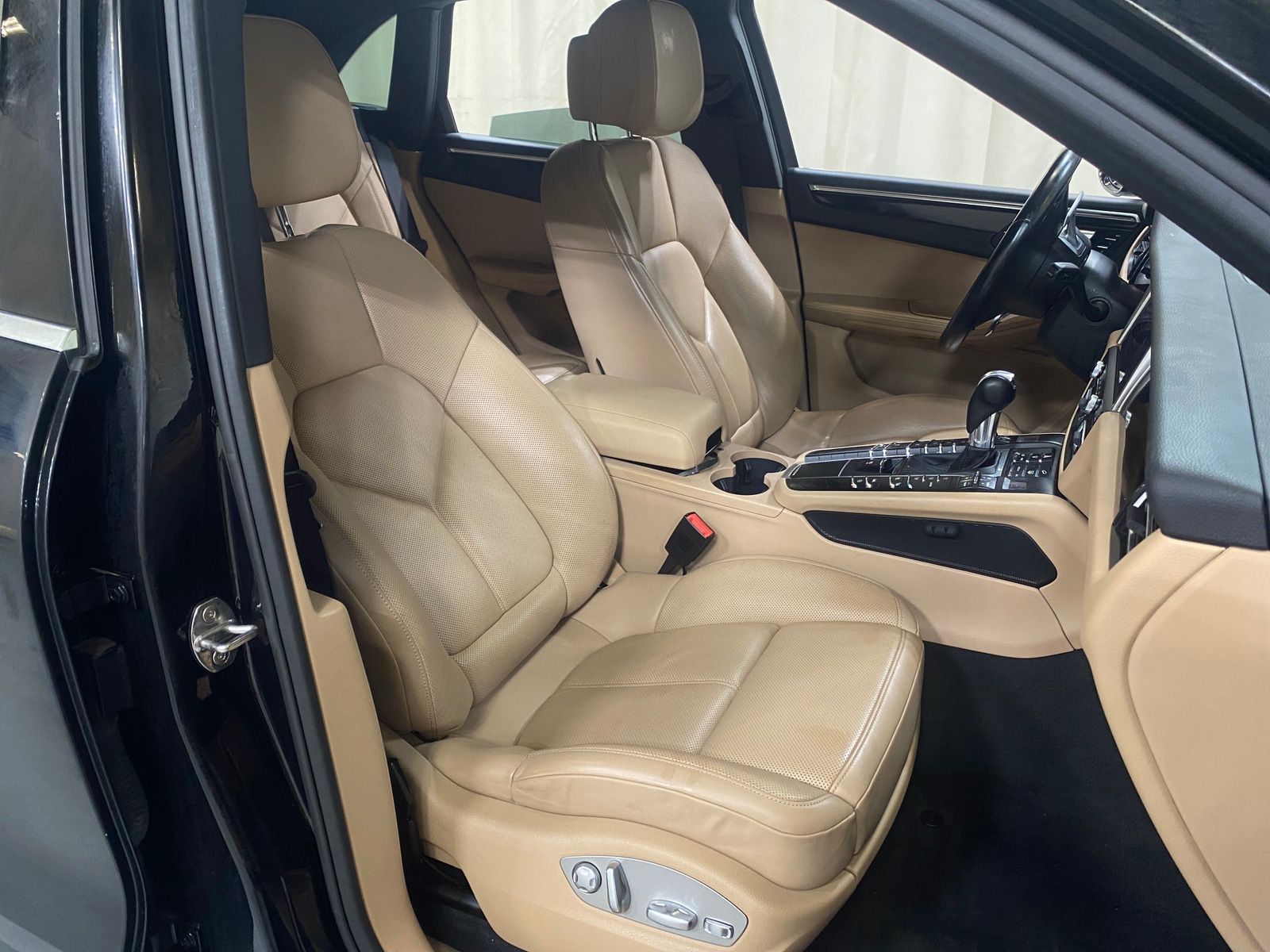 Thumbnail: 2019 Porsche Macan - 2
