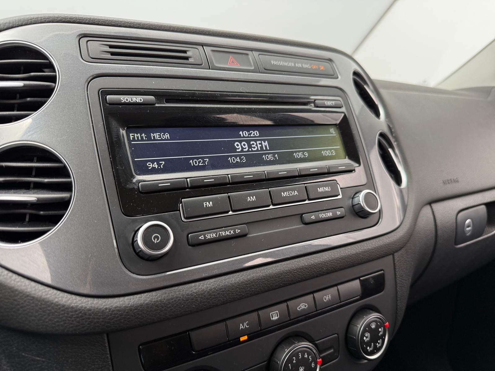 Thumbnail: 2014 Volkswagen Tiguan - 4