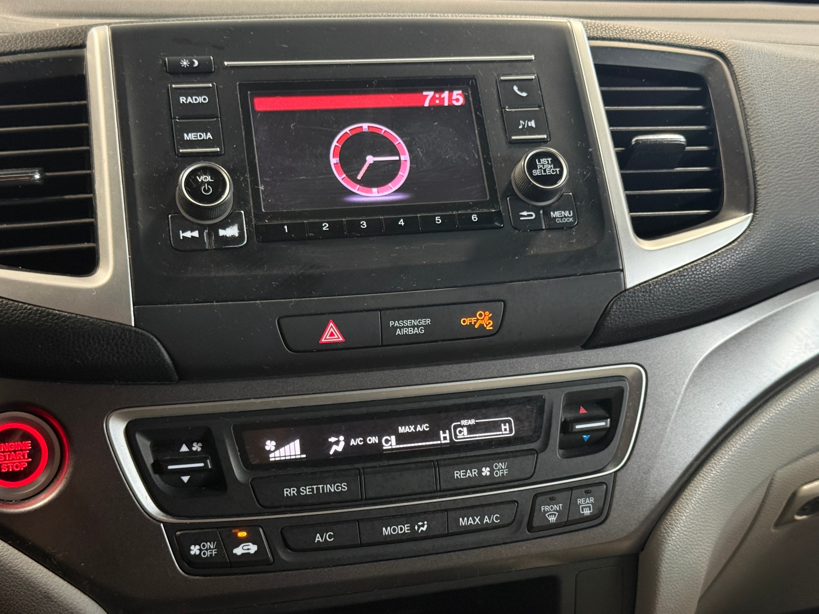 Thumbnail: 2017 Honda Pilot - 4