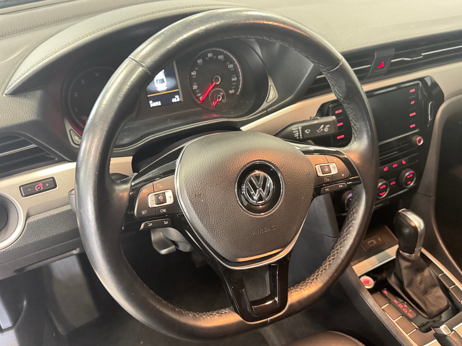 Thumbnail: 2020 Volkswagen Passat - 4