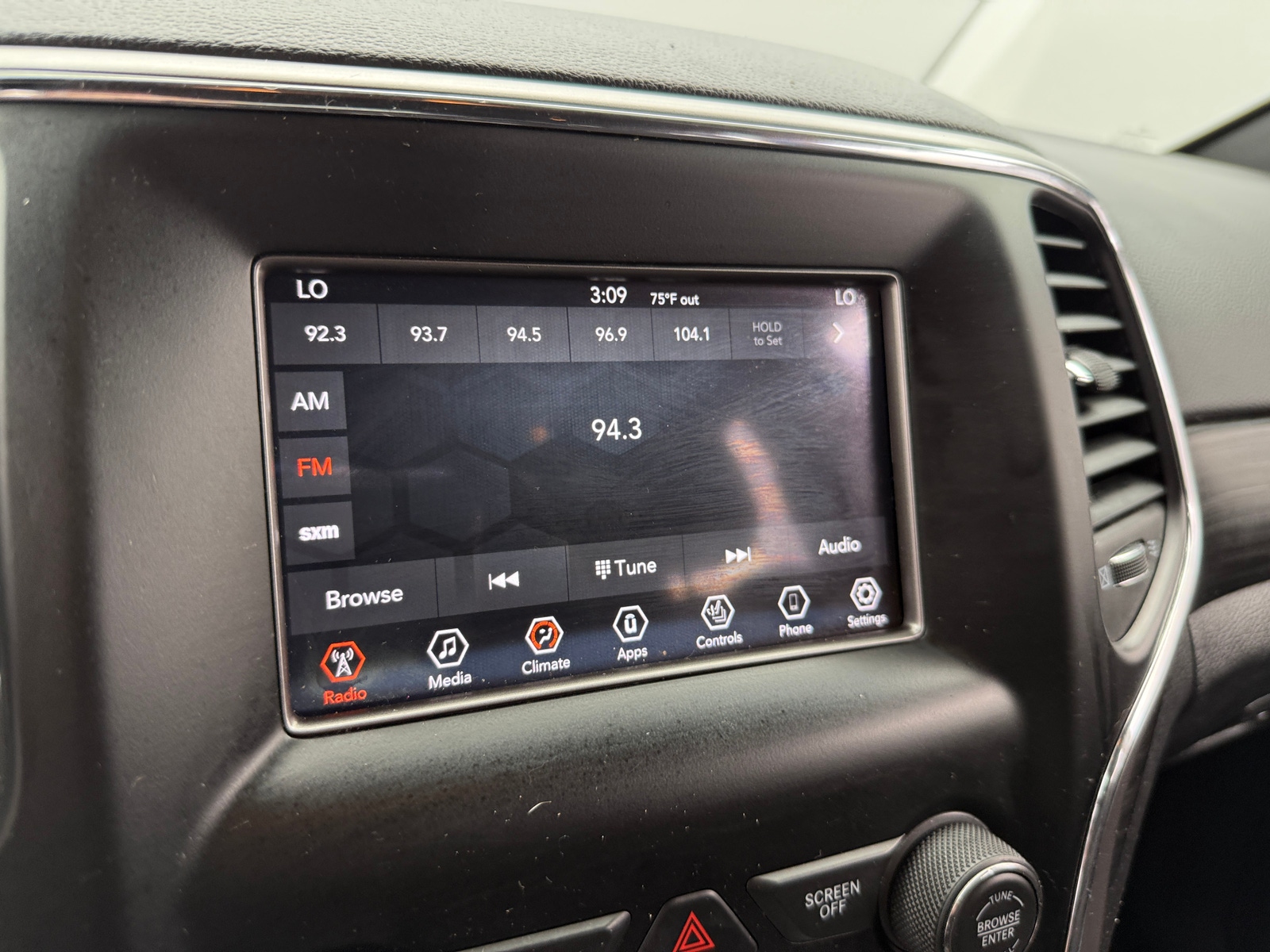 Thumbnail: 2019 Jeep Grand Cherokee - 4