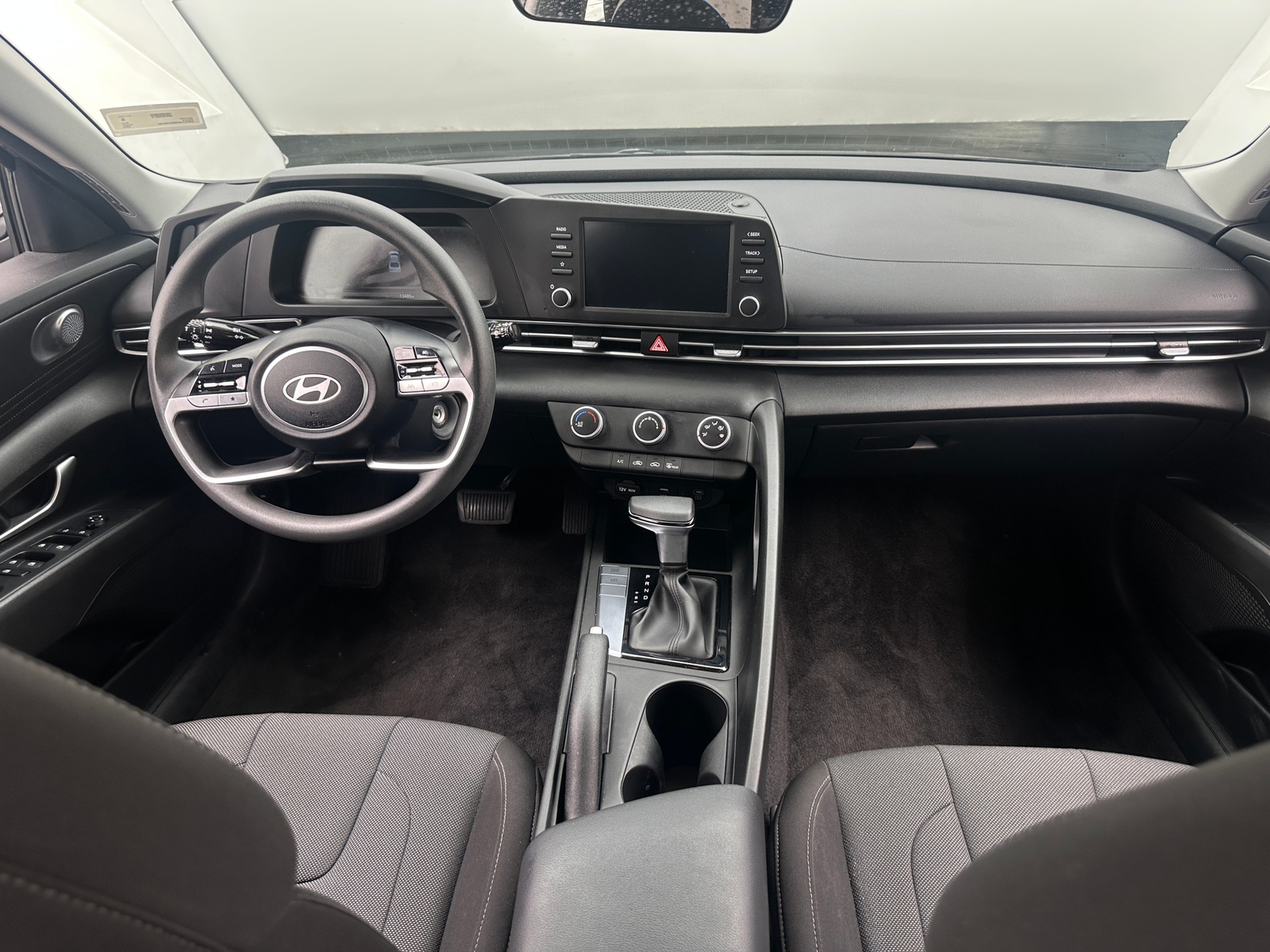 Thumbnail: 2024 Hyundai Elantra - 3