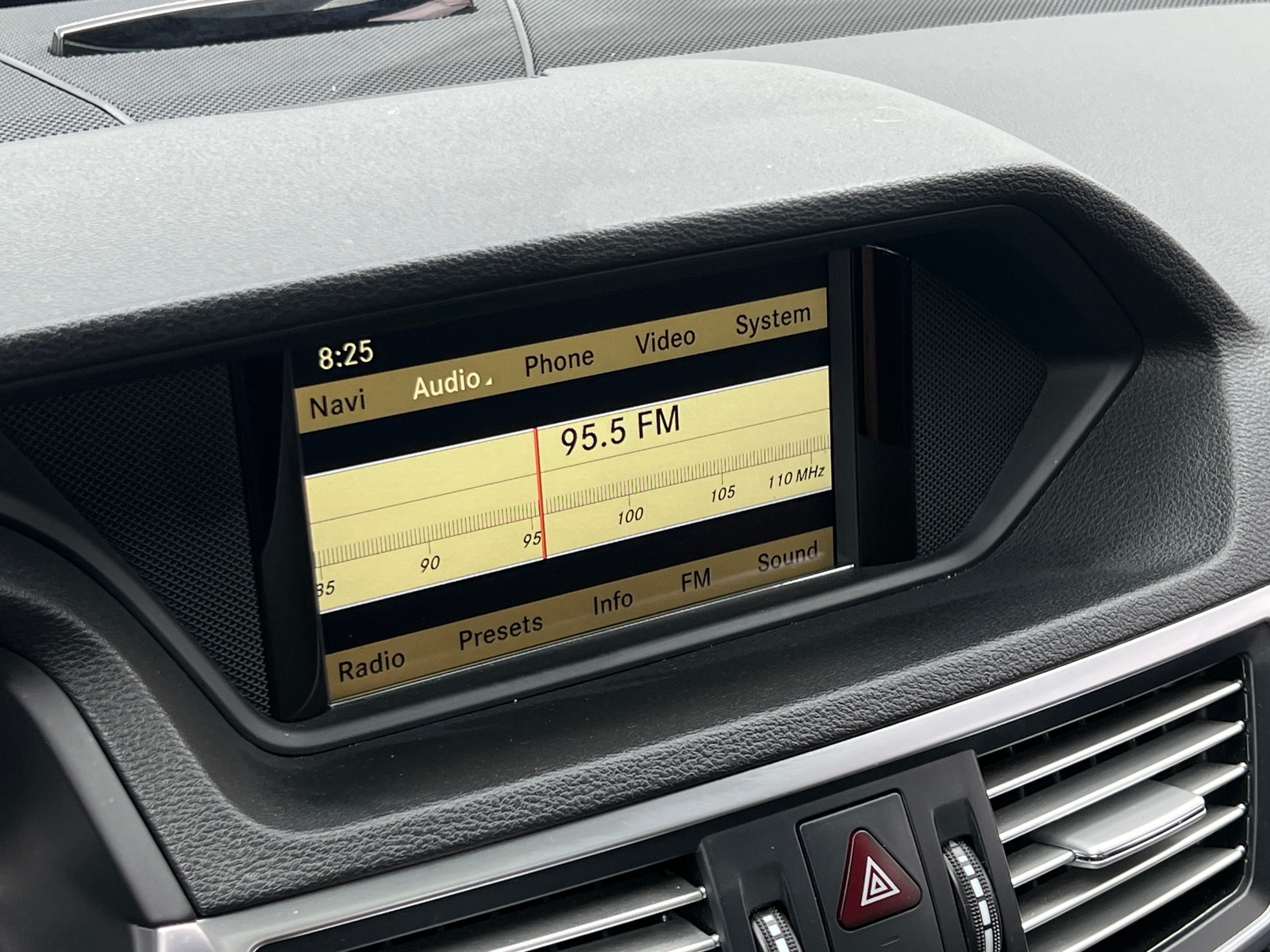 Thumbnail: 2011 Mercedes-Benz E-Class - 3