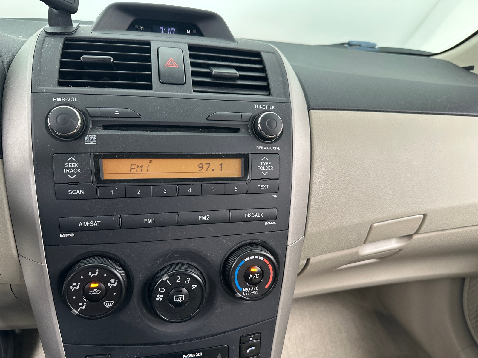 Thumbnail: 2012 Toyota Corolla - 4