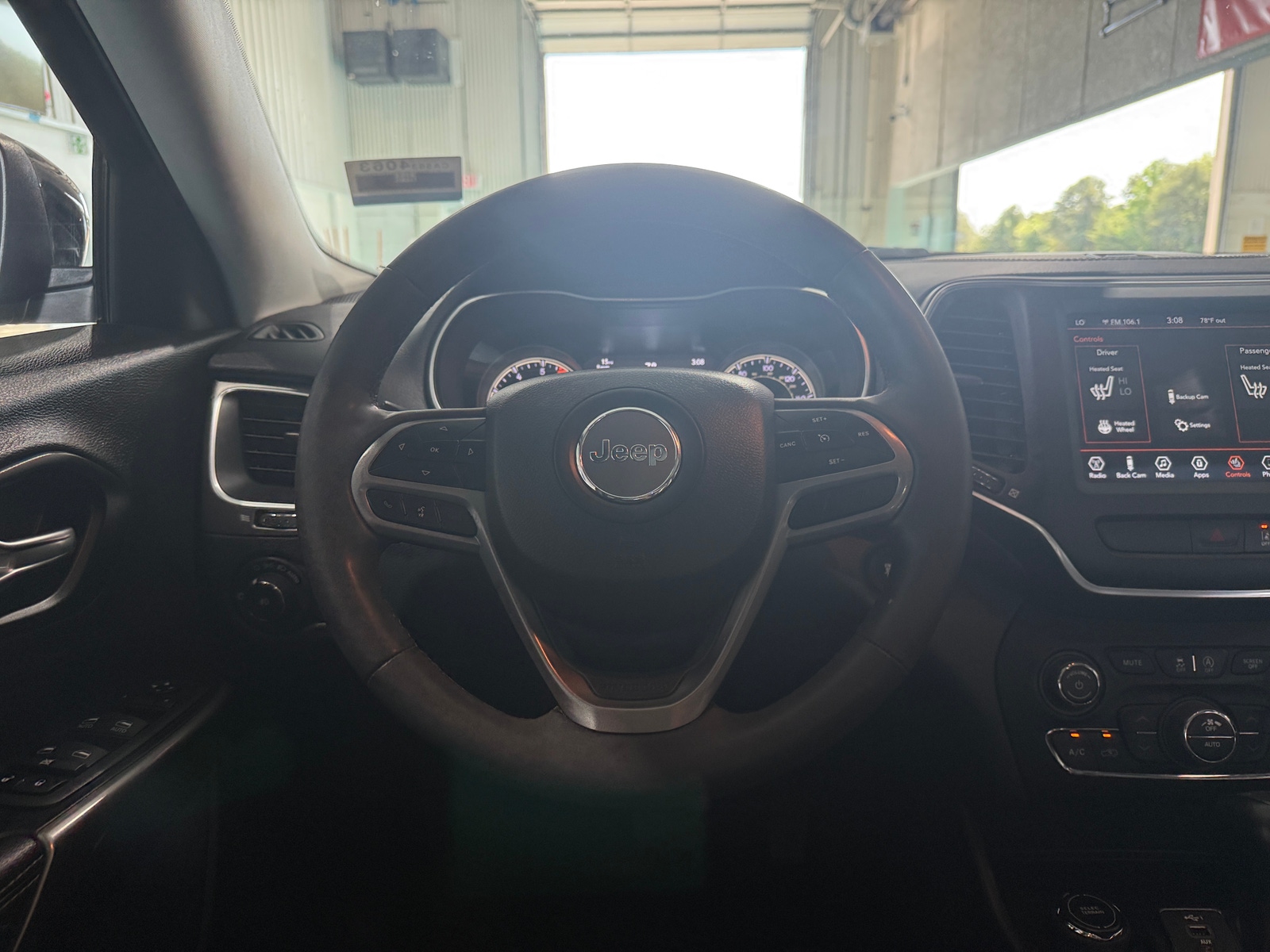 Thumbnail: 2022 Jeep Cherokee - 4
