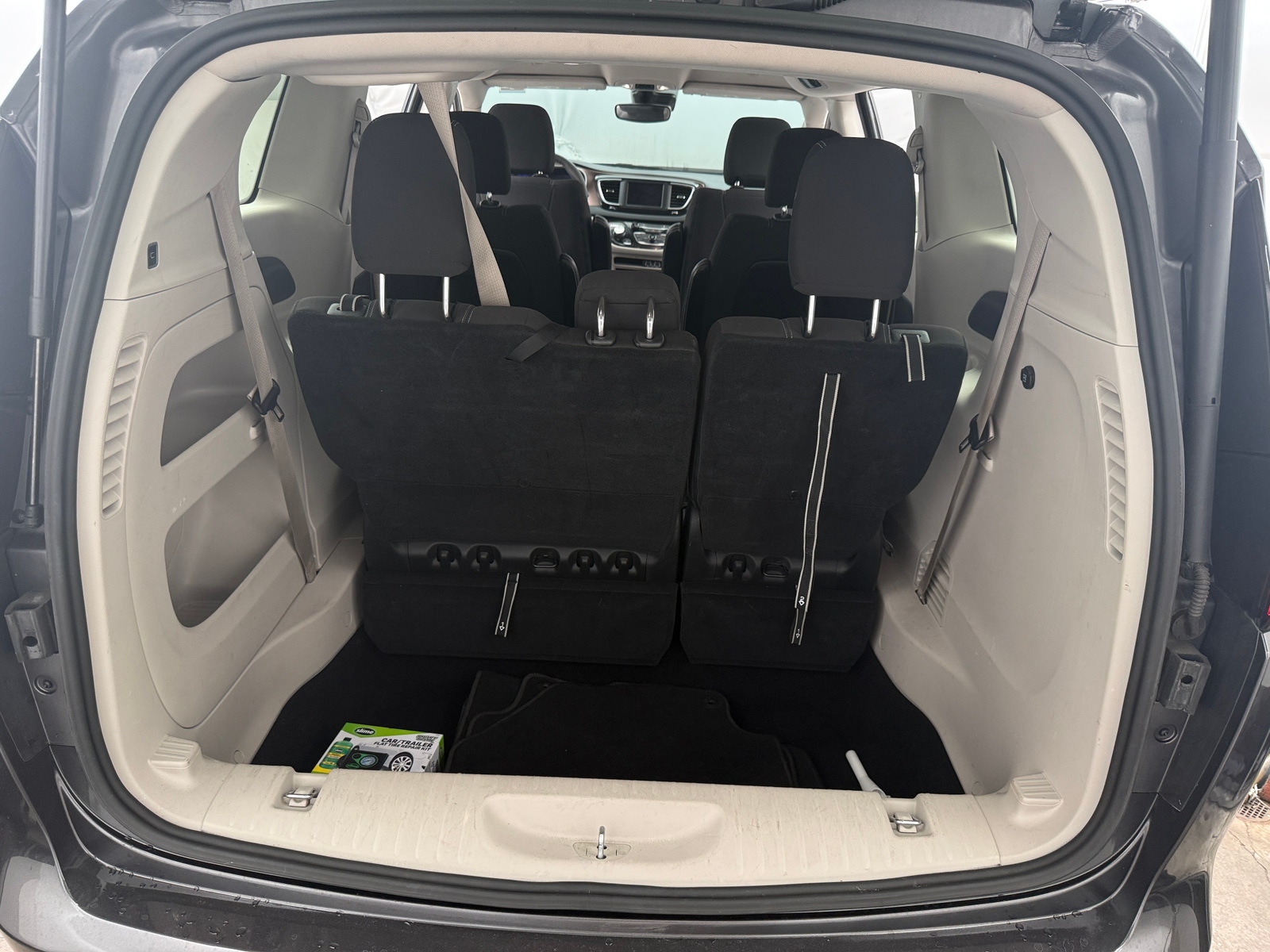 Thumbnail: 2023 Chrysler Voyager - 7