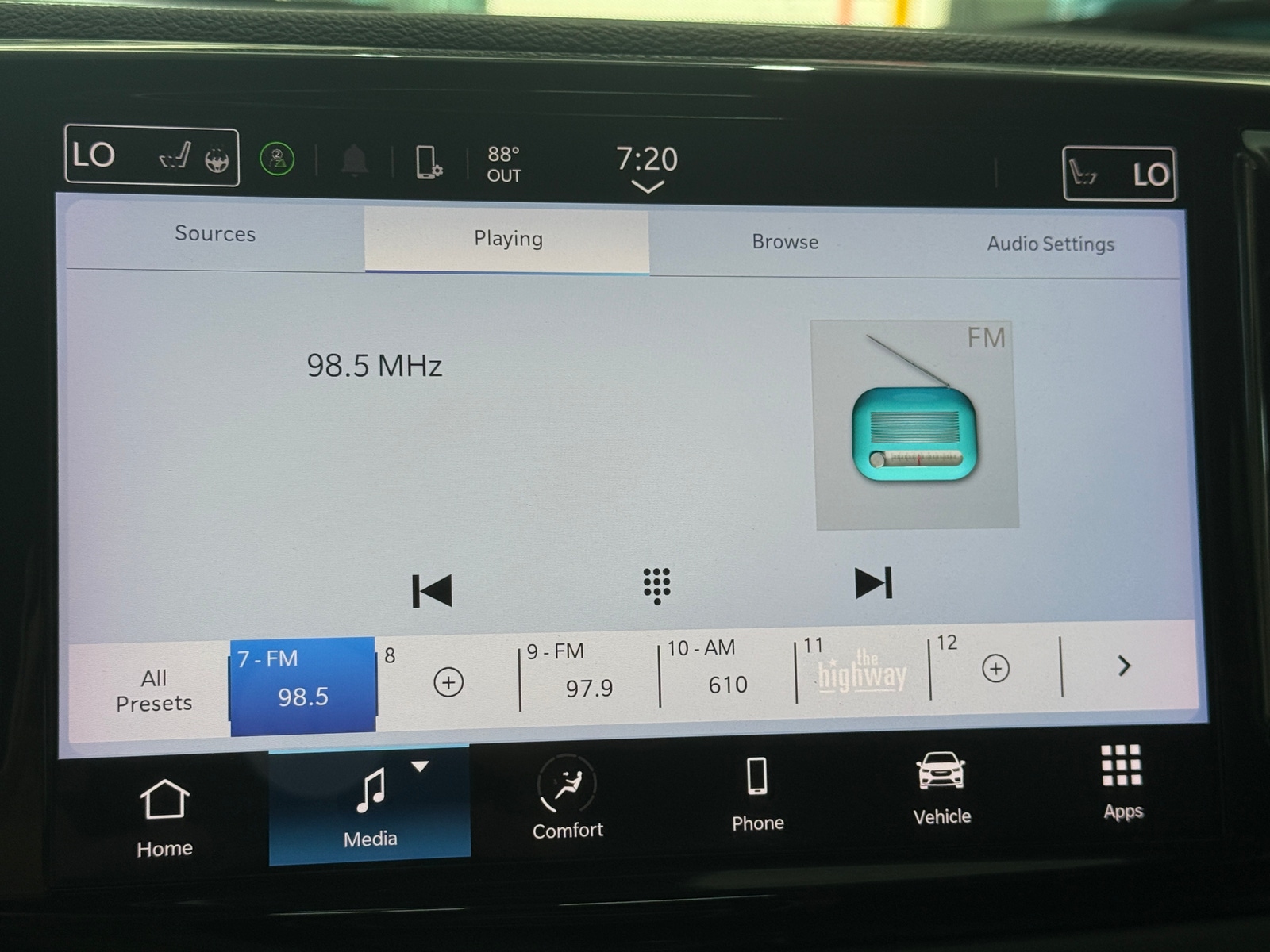 Thumbnail: 2024 Chrysler Pacifica - 3