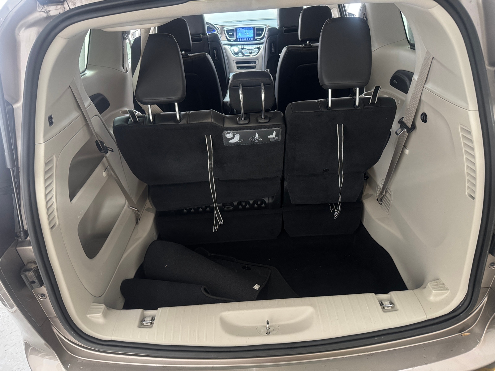 Thumbnail: 2017 Chrysler Pacifica - 6