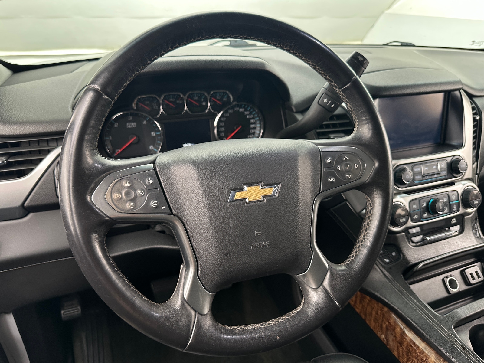 Thumbnail: 2016 Chevrolet Suburban - 4
