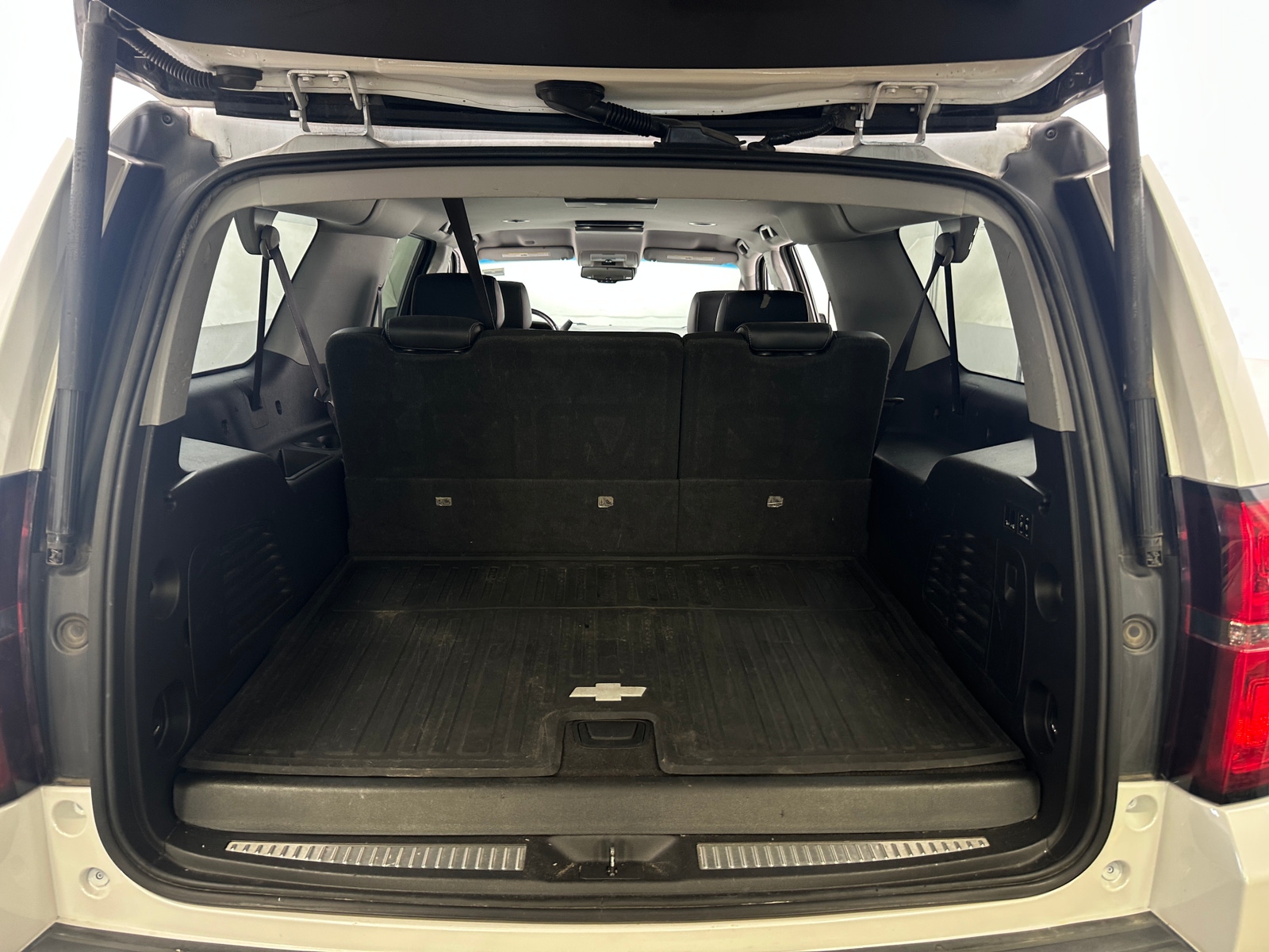 Thumbnail: 2016 Chevrolet Suburban - 6